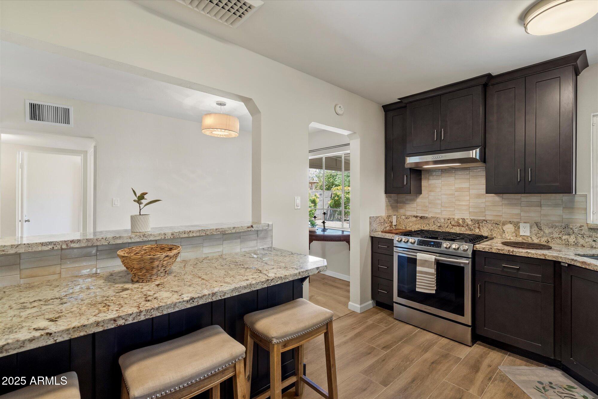 1831 E HUBBELL Street