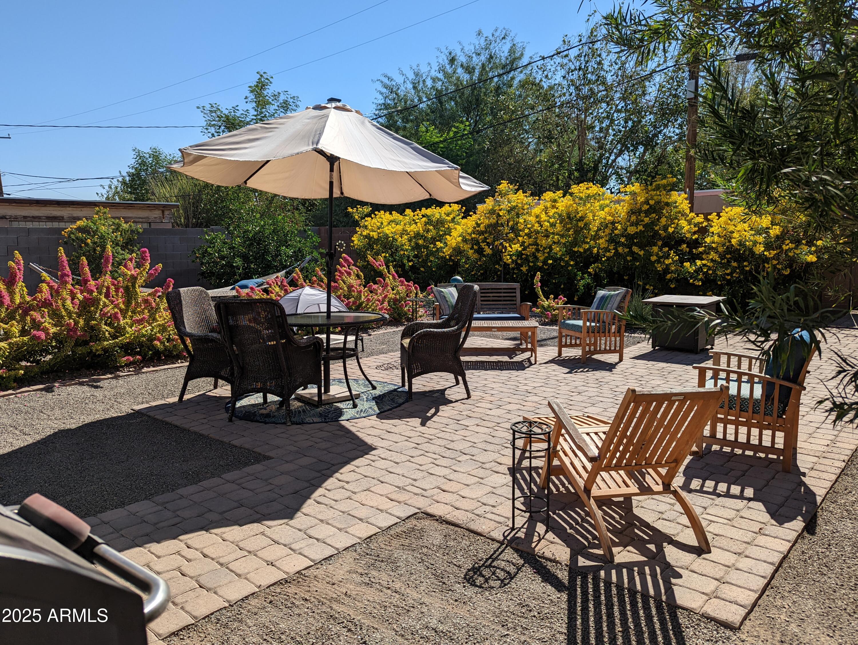 1831 E HUBBELL Street