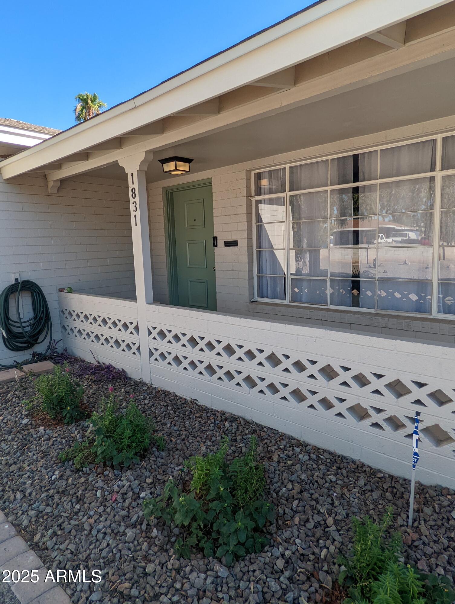 1831 E HUBBELL Street