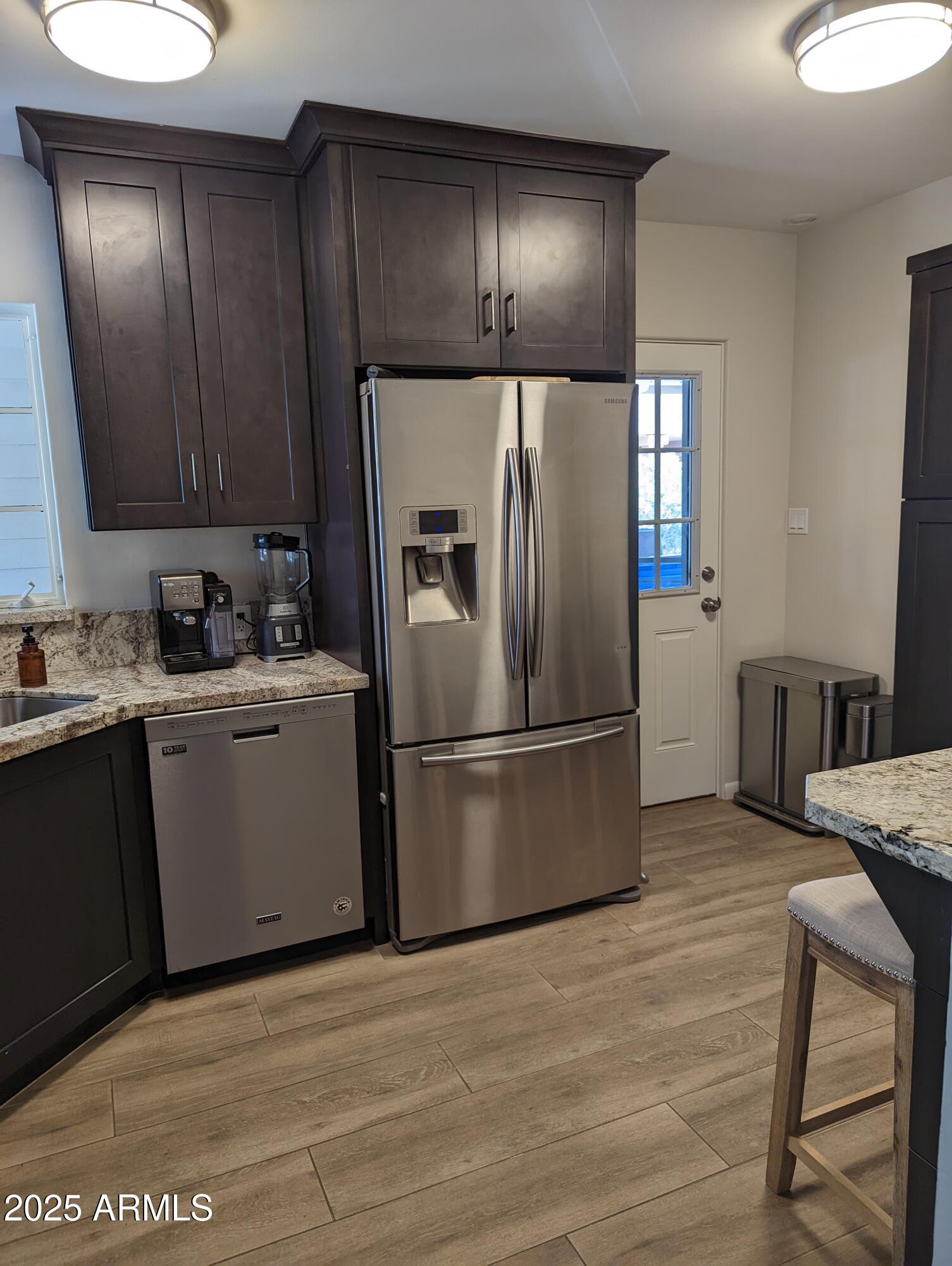 1831 E HUBBELL Street