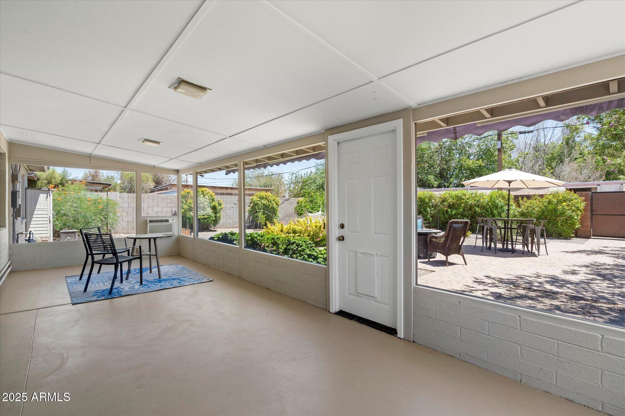 1831 E HUBBELL Street