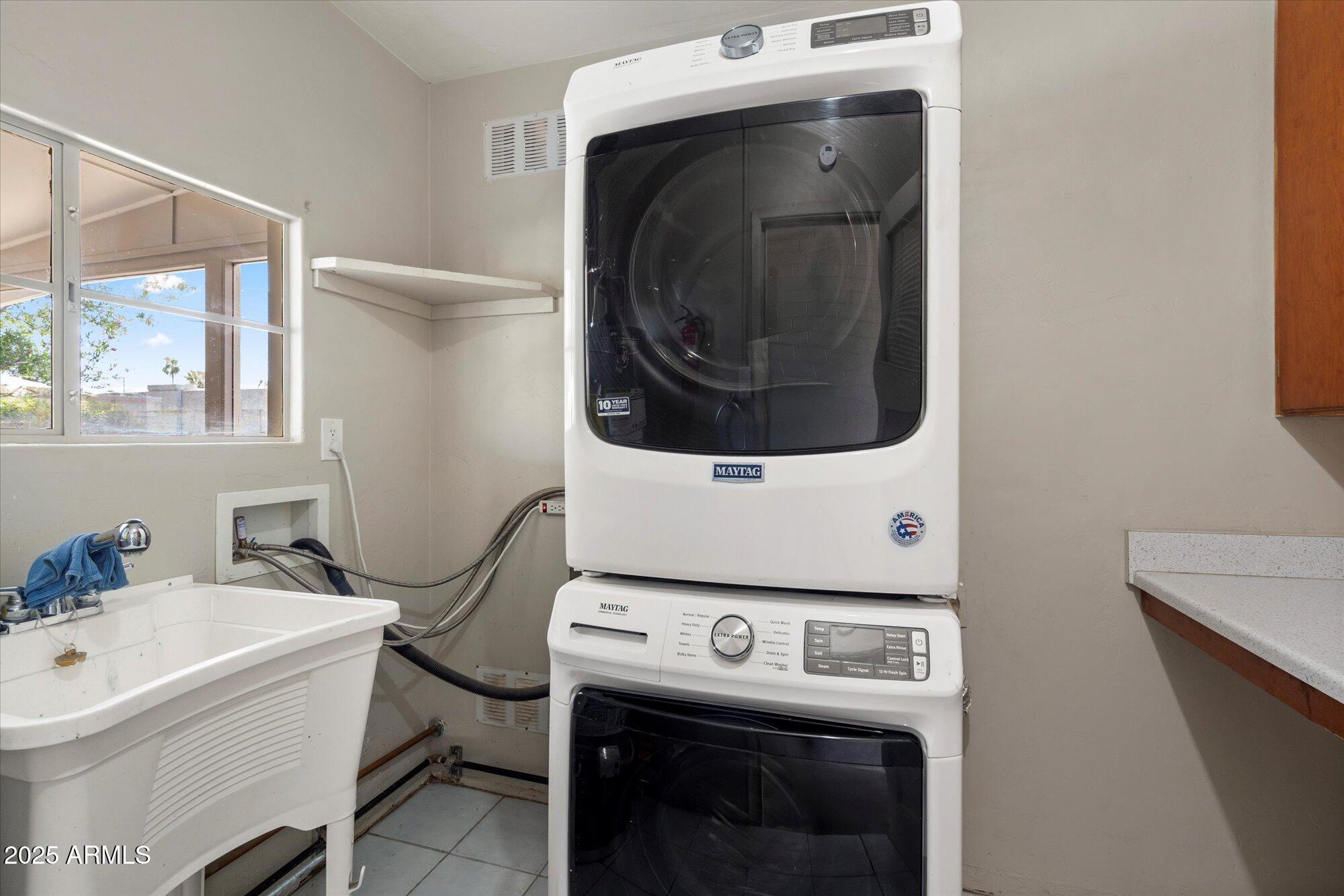 1831 E HUBBELL Street