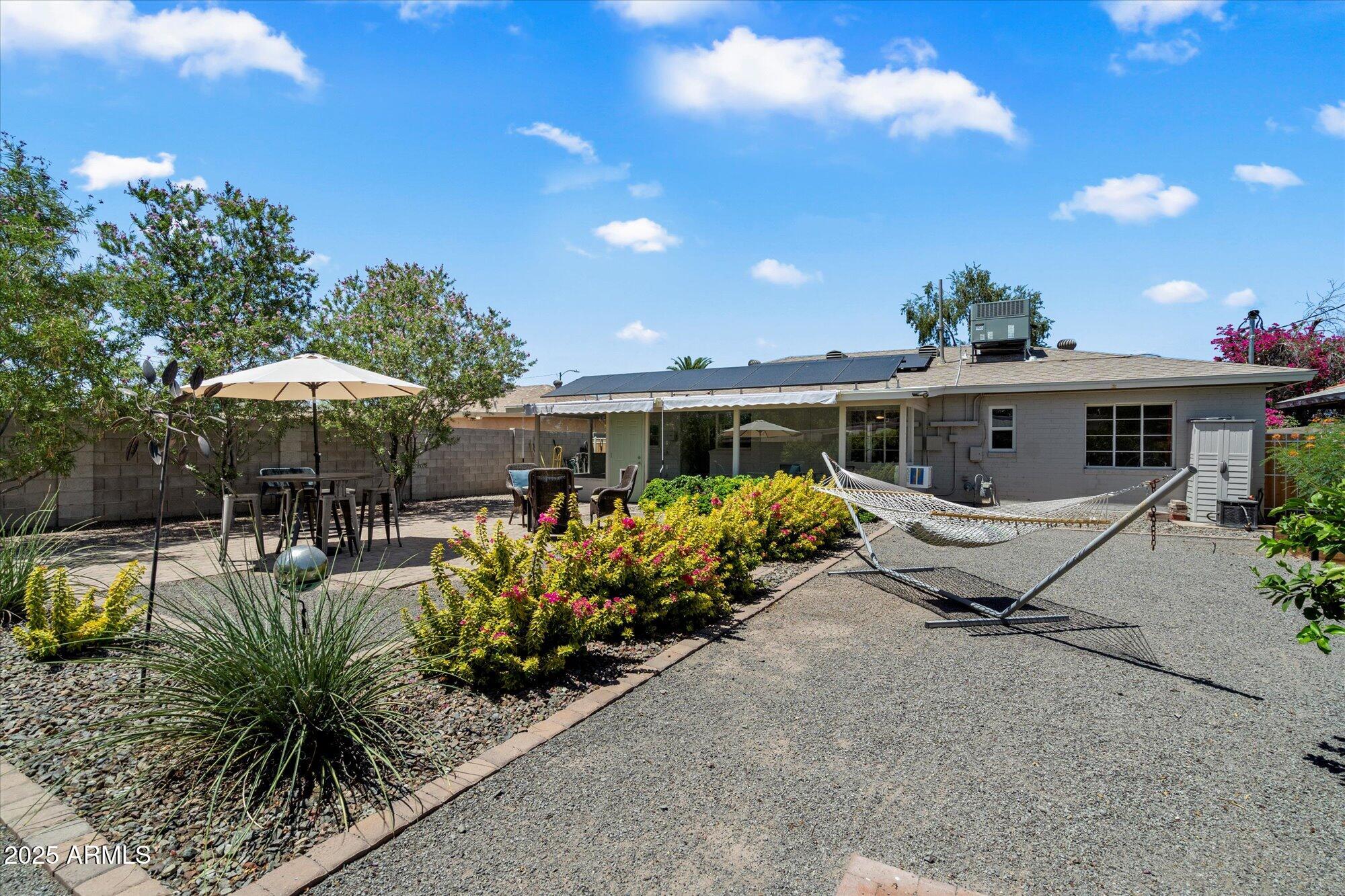 1831 E HUBBELL Street