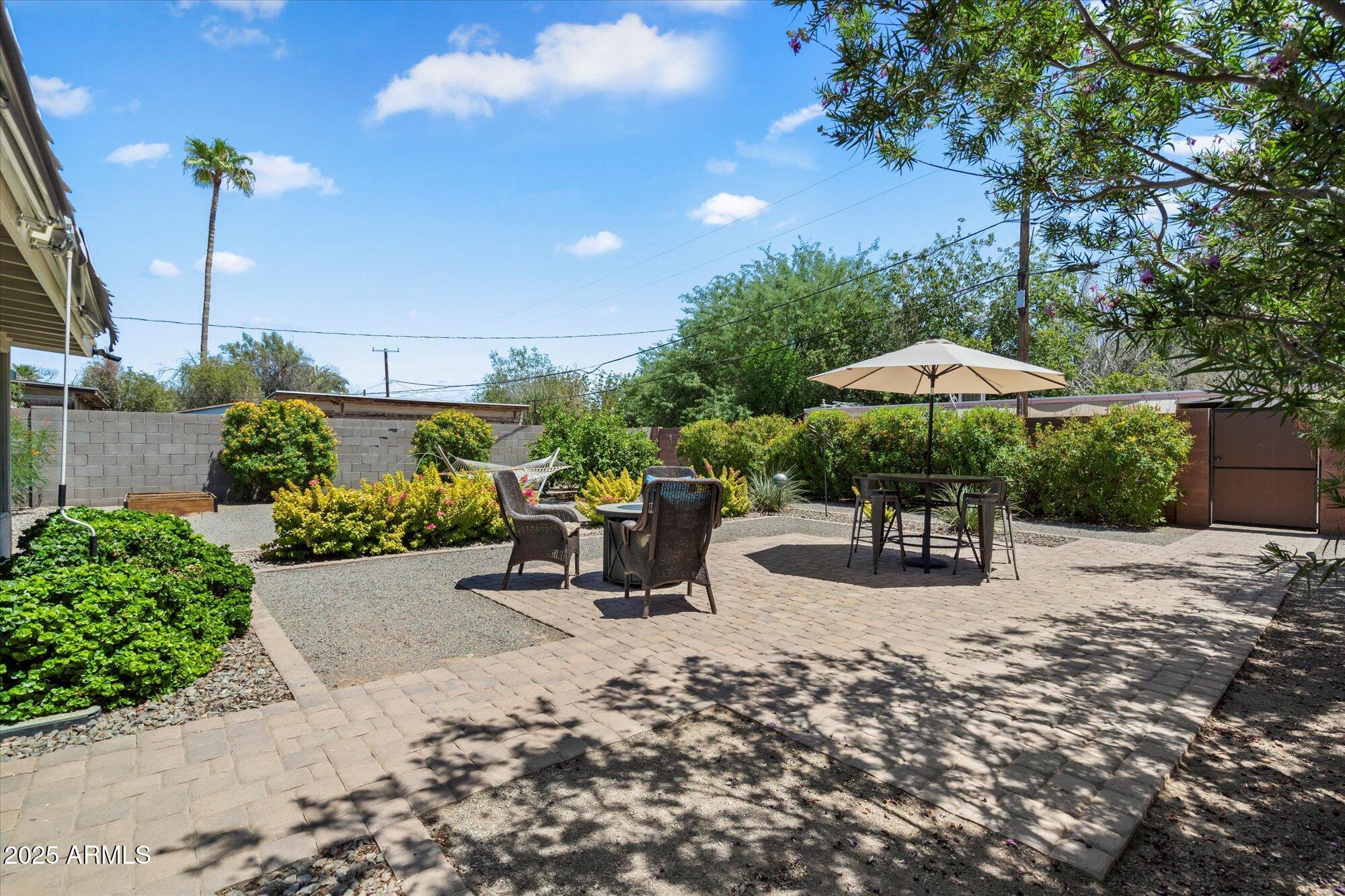 1831 E HUBBELL Street