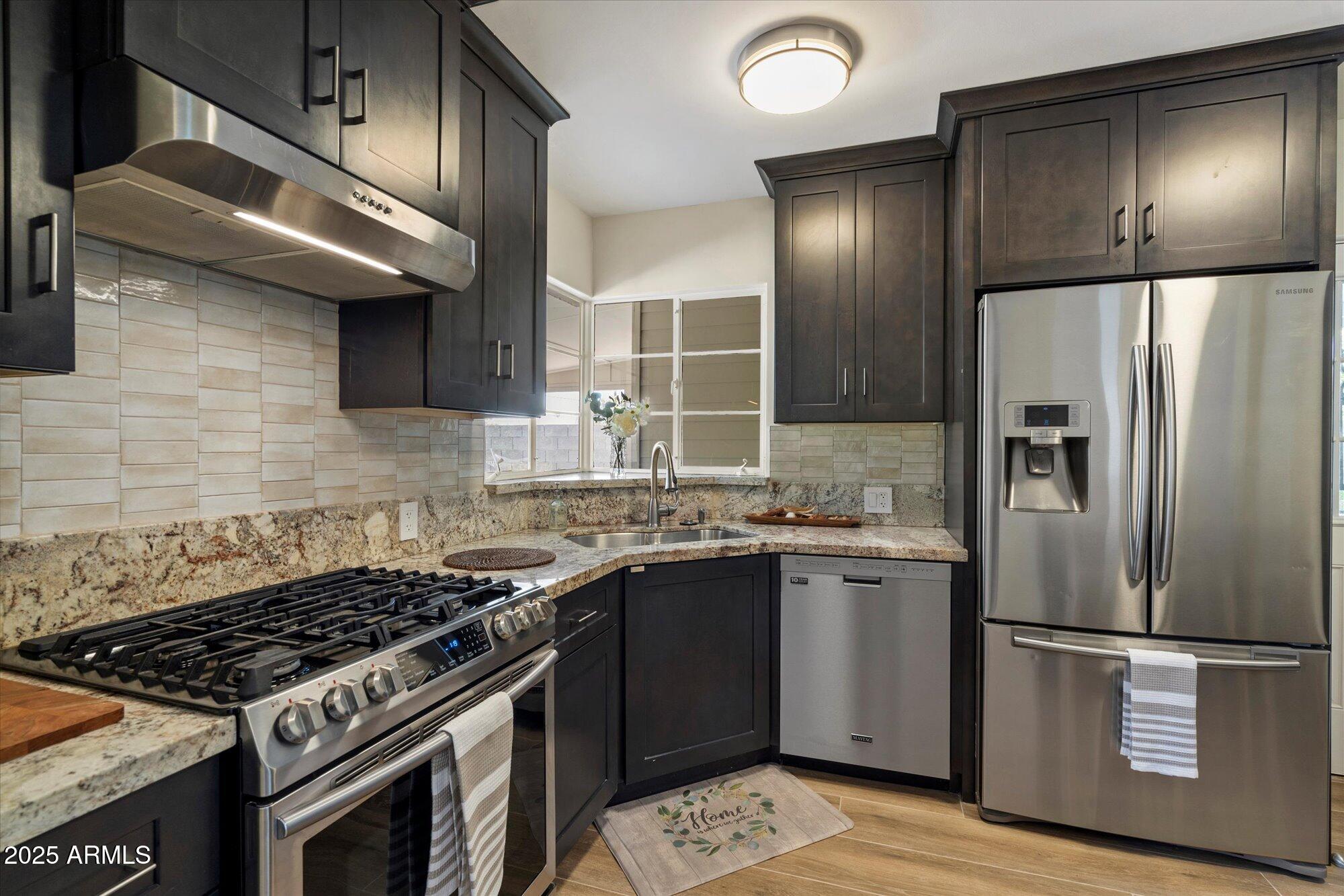 1831 E HUBBELL Street