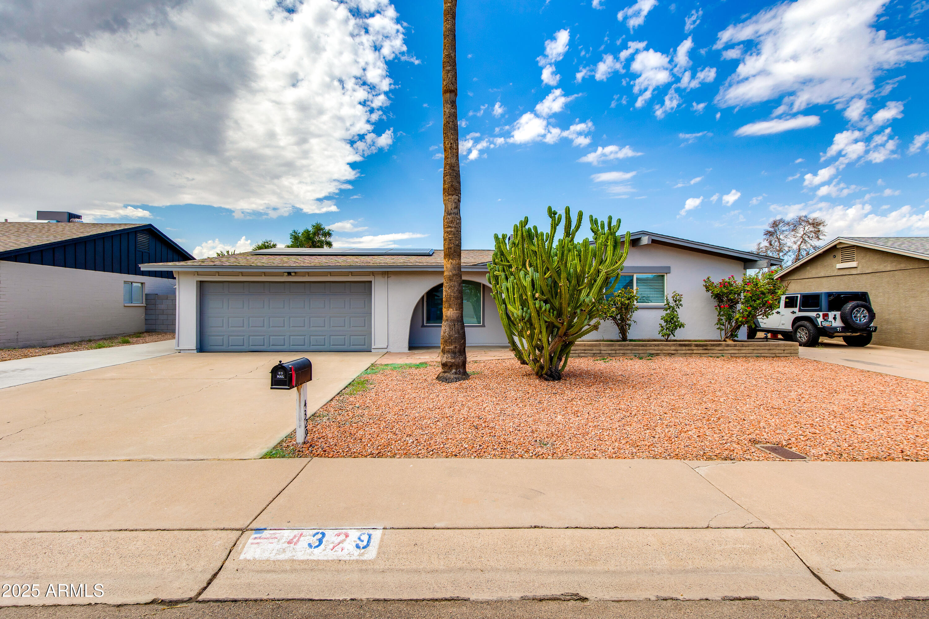 4329 W SIERRA Street