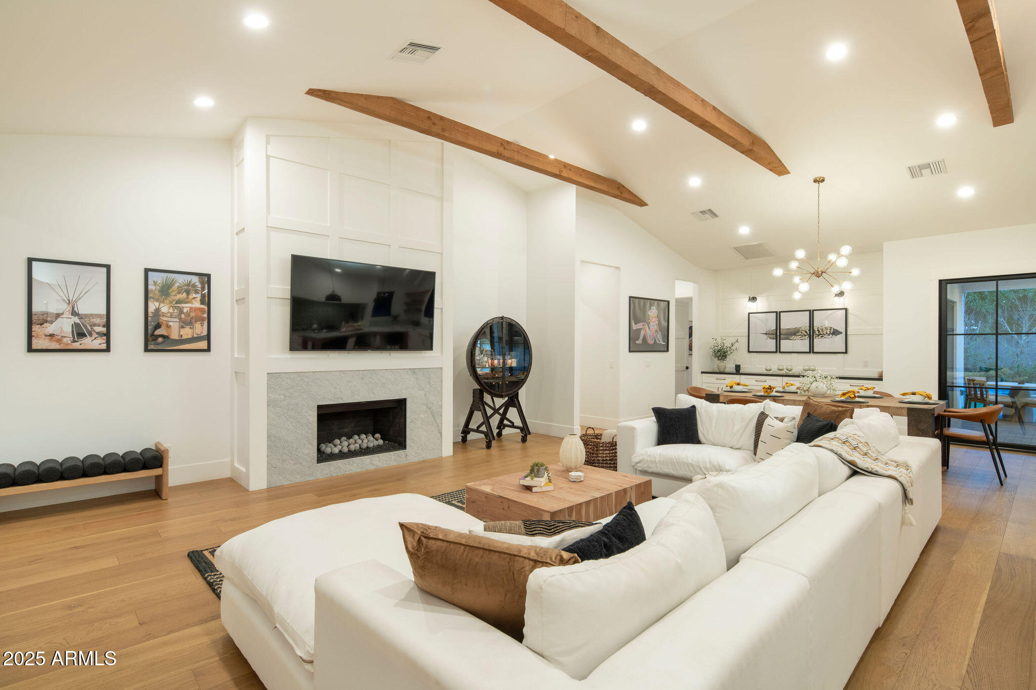 3538 E GLENROSA Avenue