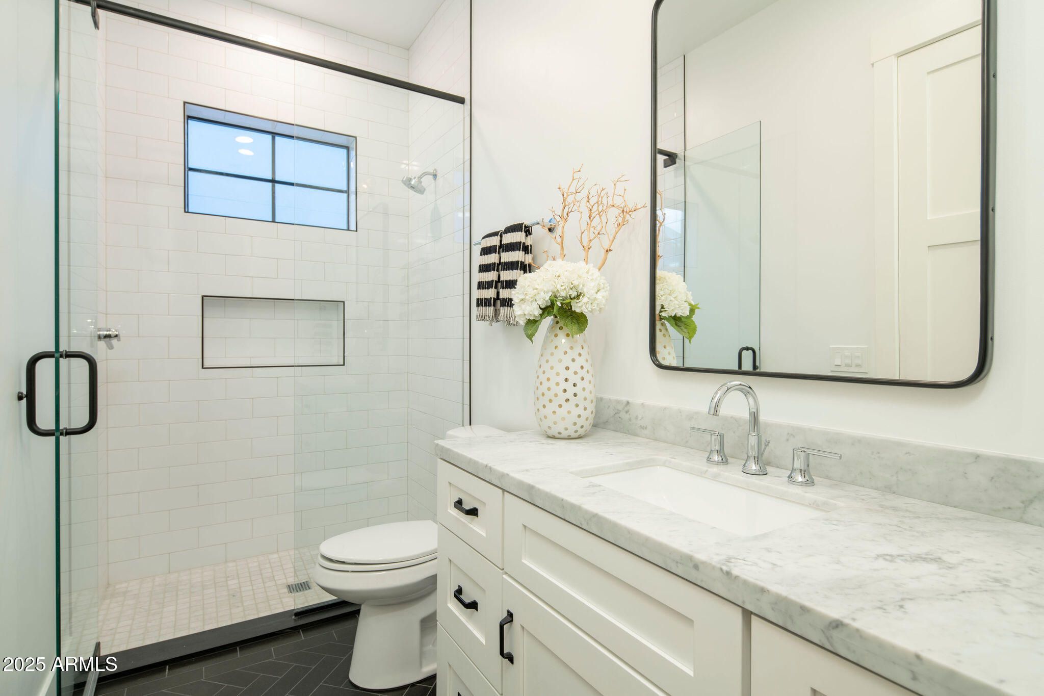 3538 E GLENROSA Avenue