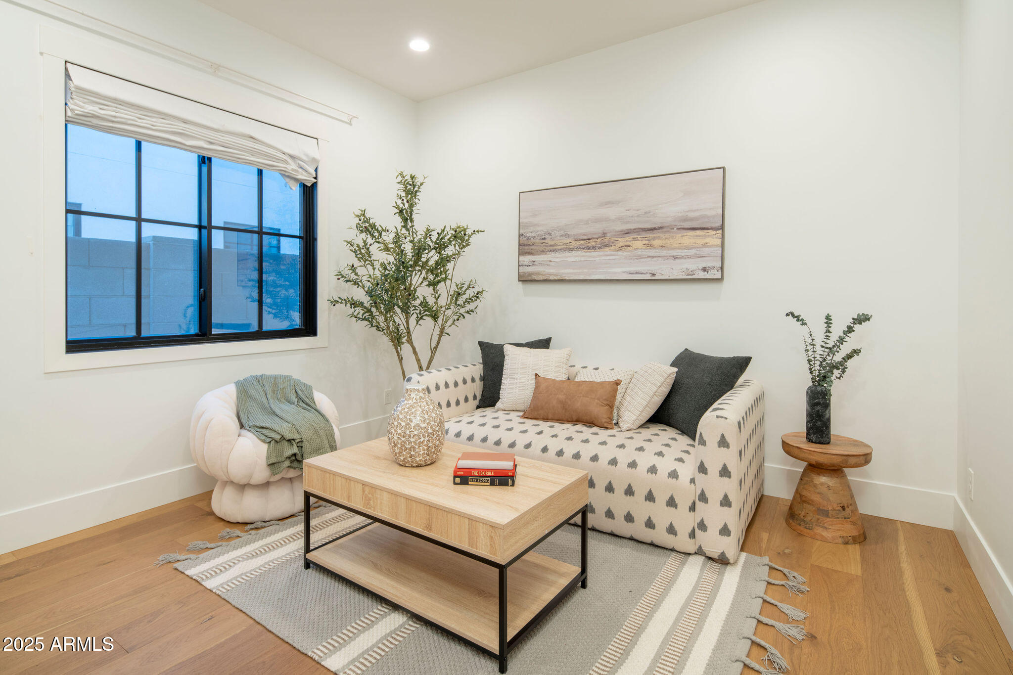 3538 E GLENROSA Avenue