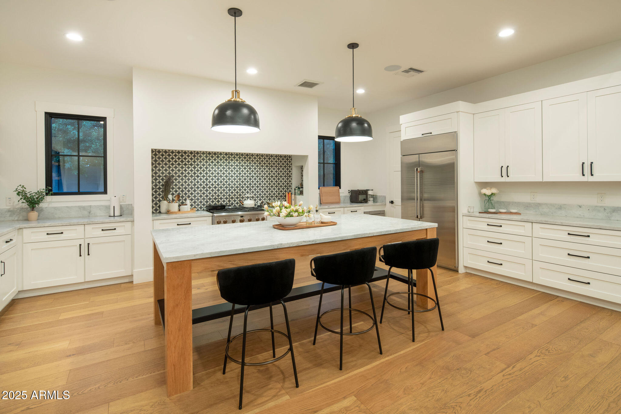 3538 E GLENROSA Avenue