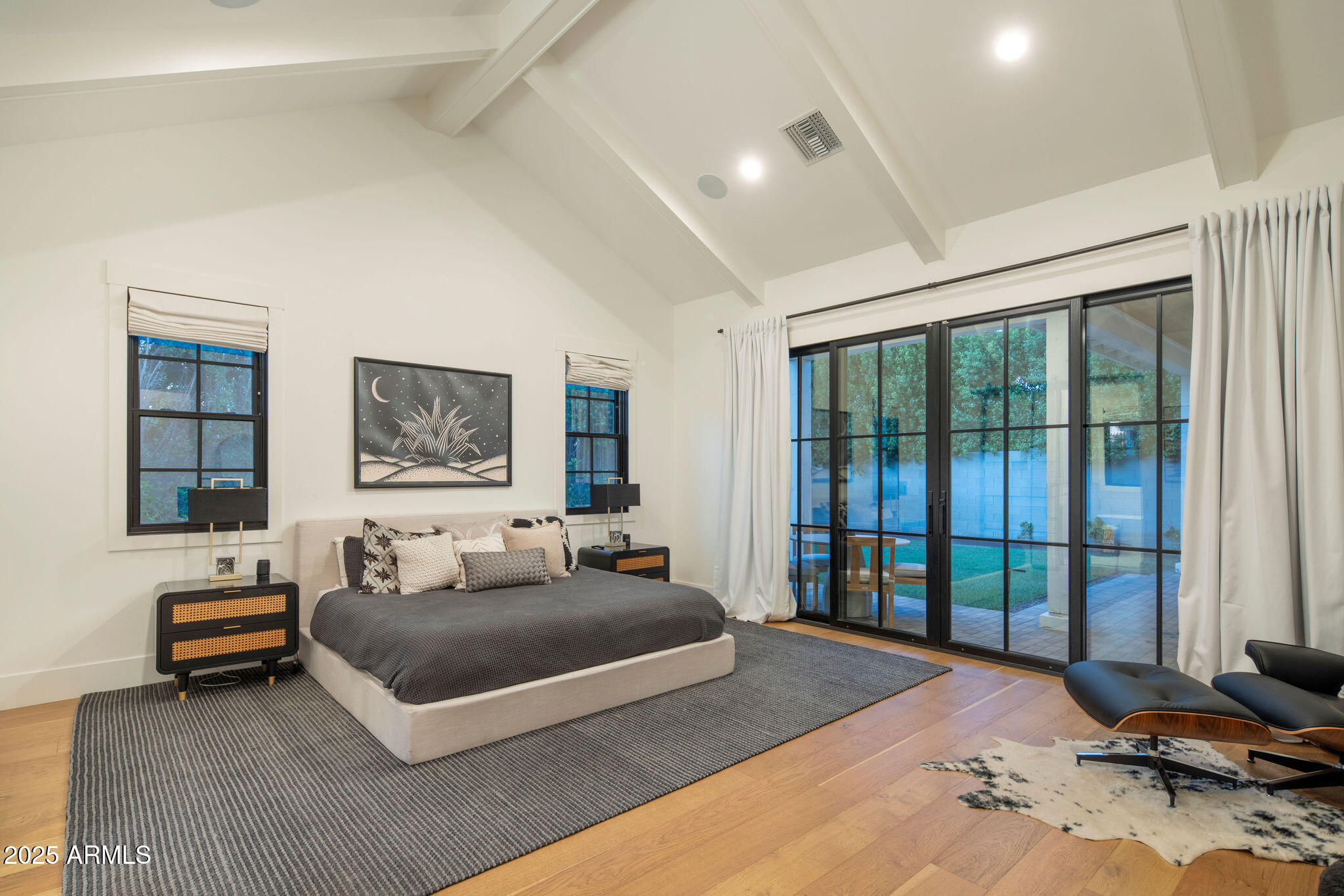 3538 E GLENROSA Avenue