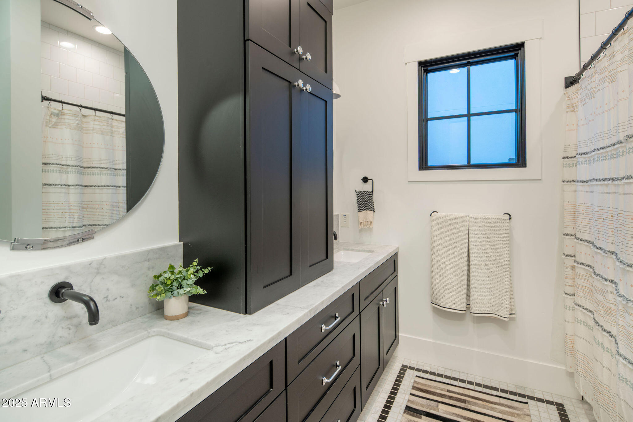 3538 E GLENROSA Avenue