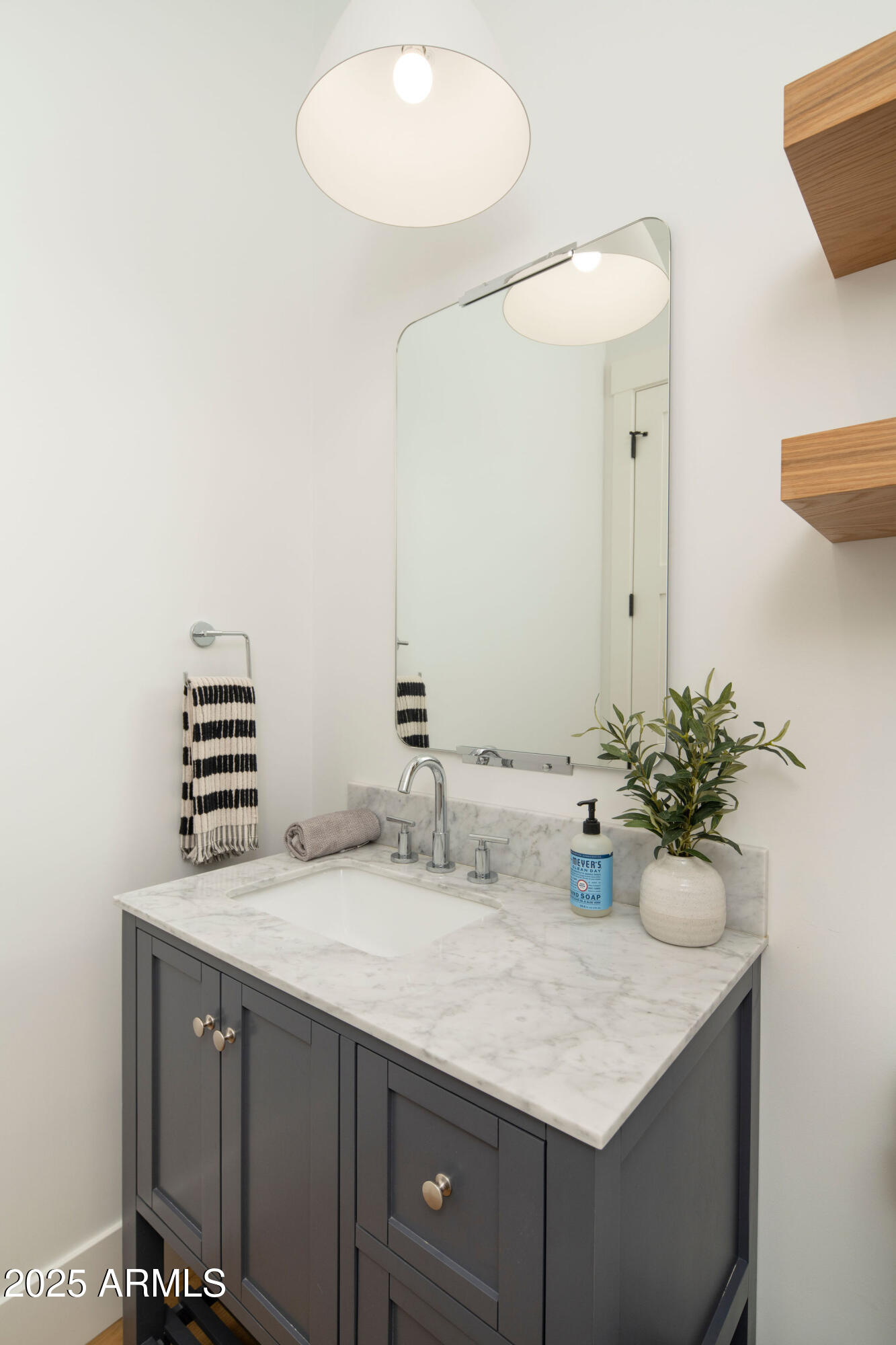 3538 E GLENROSA Avenue