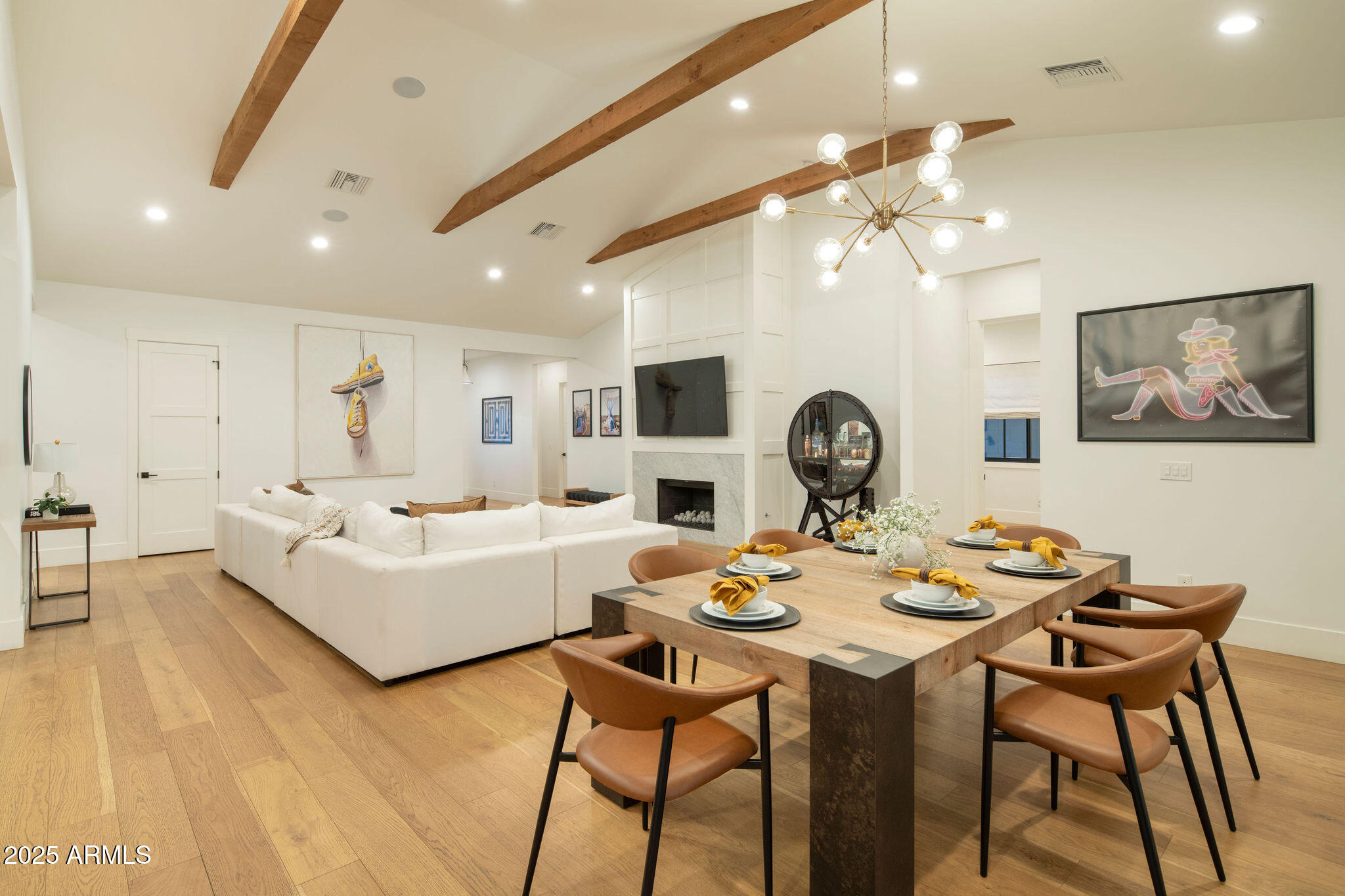 3538 E GLENROSA Avenue