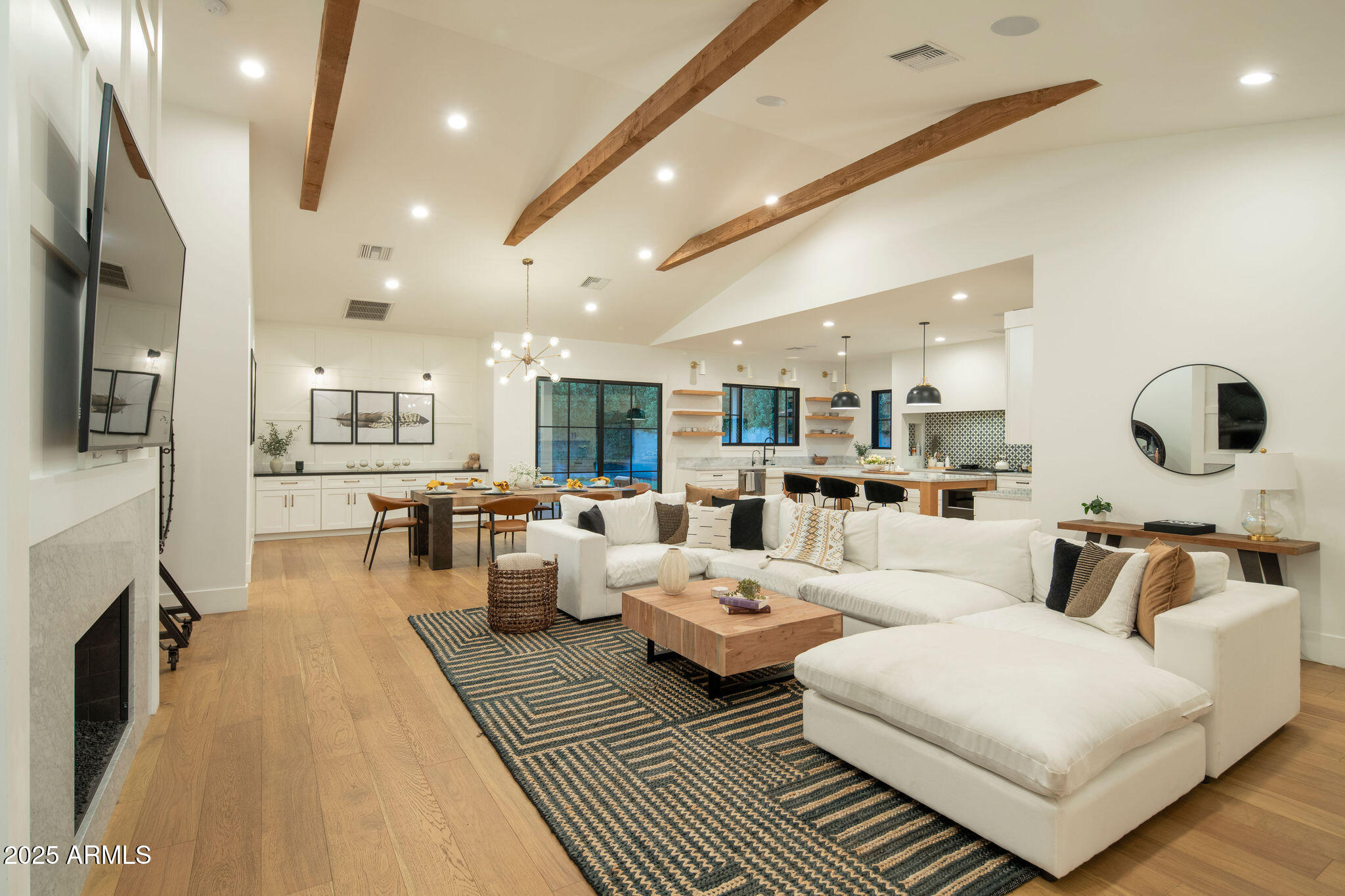 3538 E GLENROSA Avenue