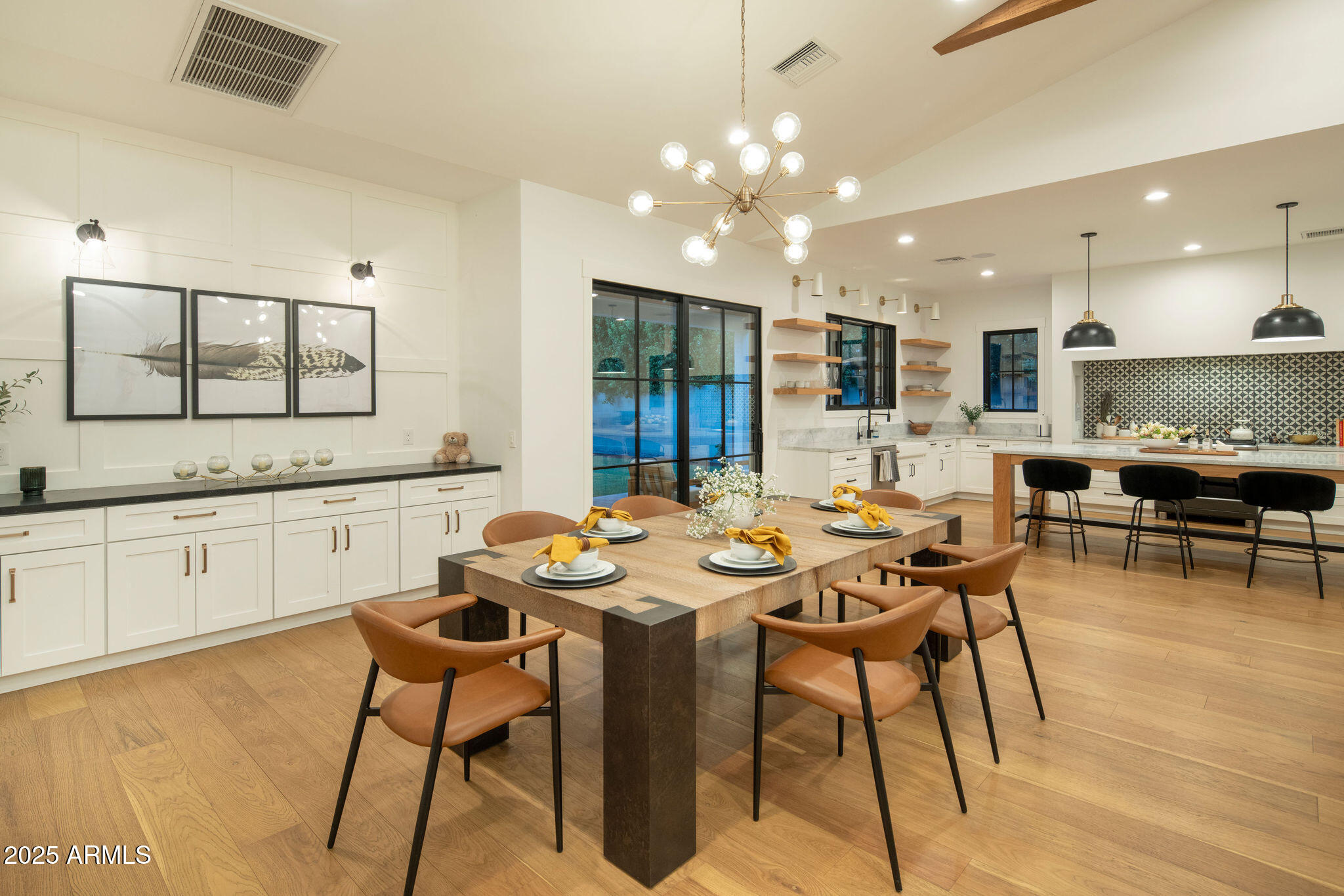 3538 E GLENROSA Avenue