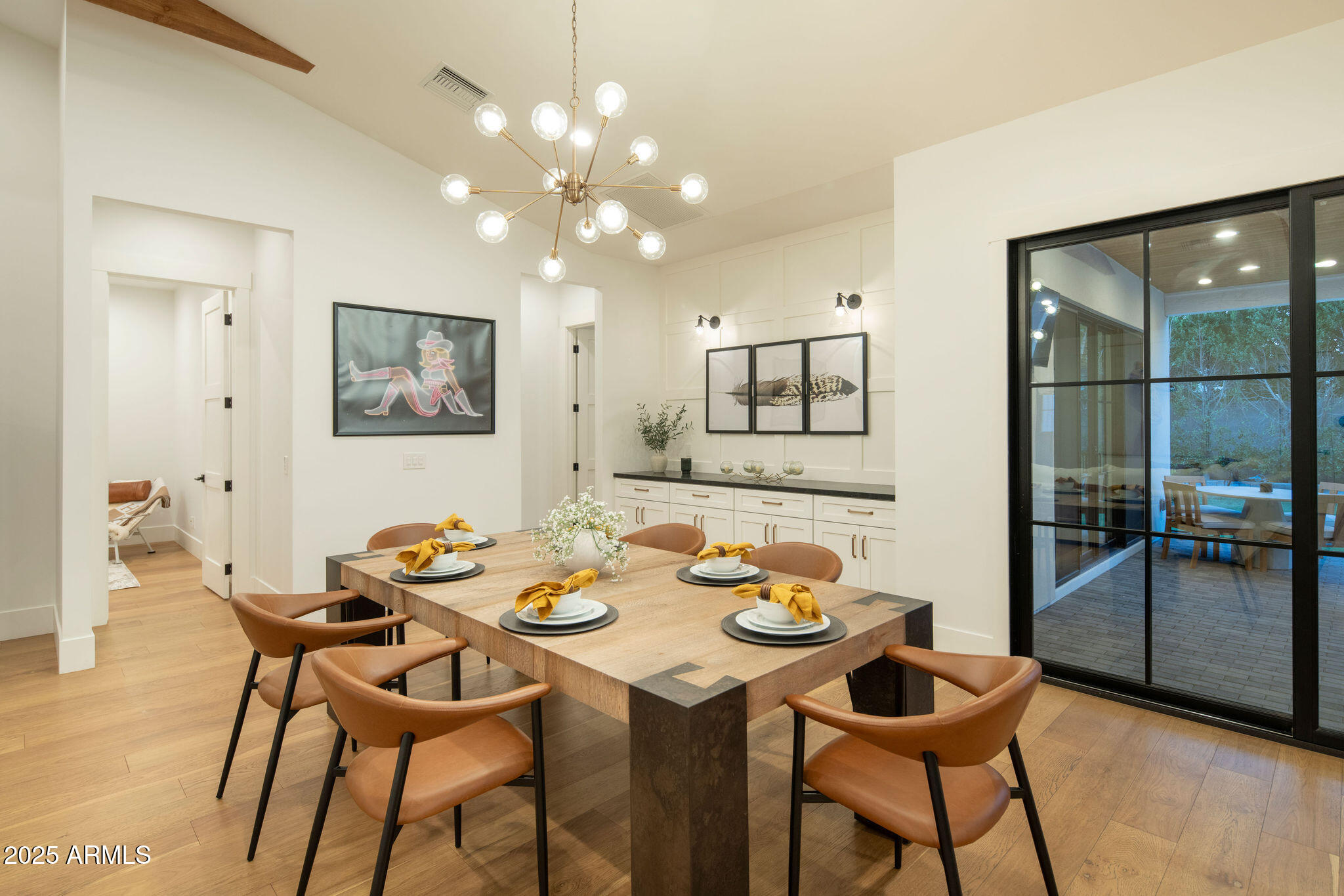 3538 E GLENROSA Avenue