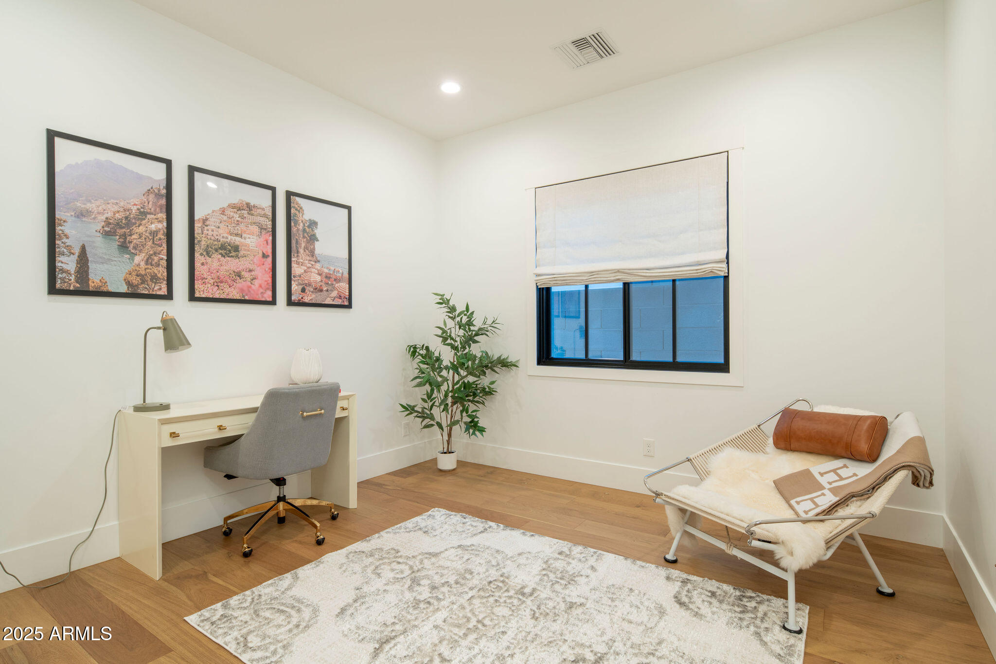 3538 E GLENROSA Avenue