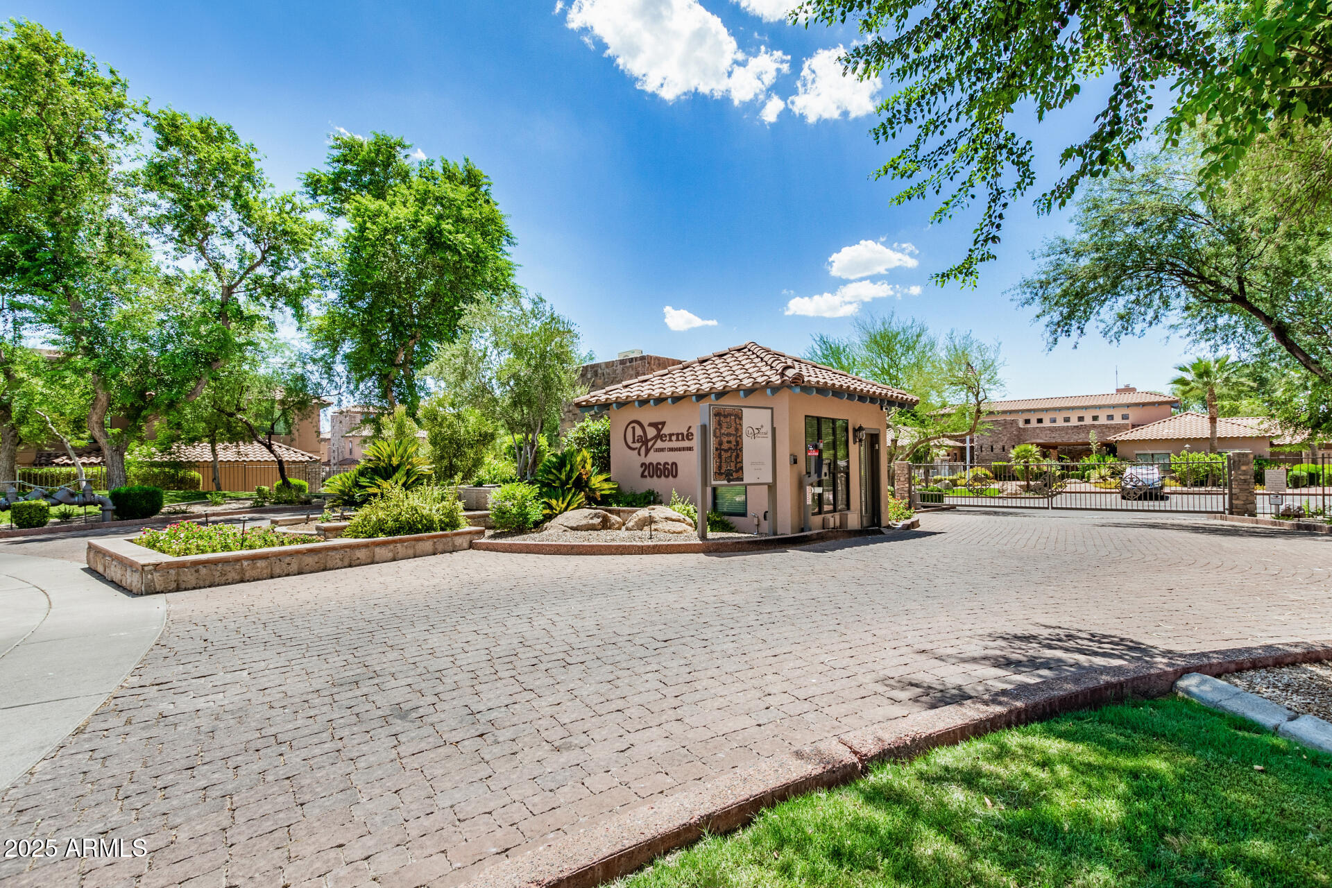 20660 N 40TH Street, 2056