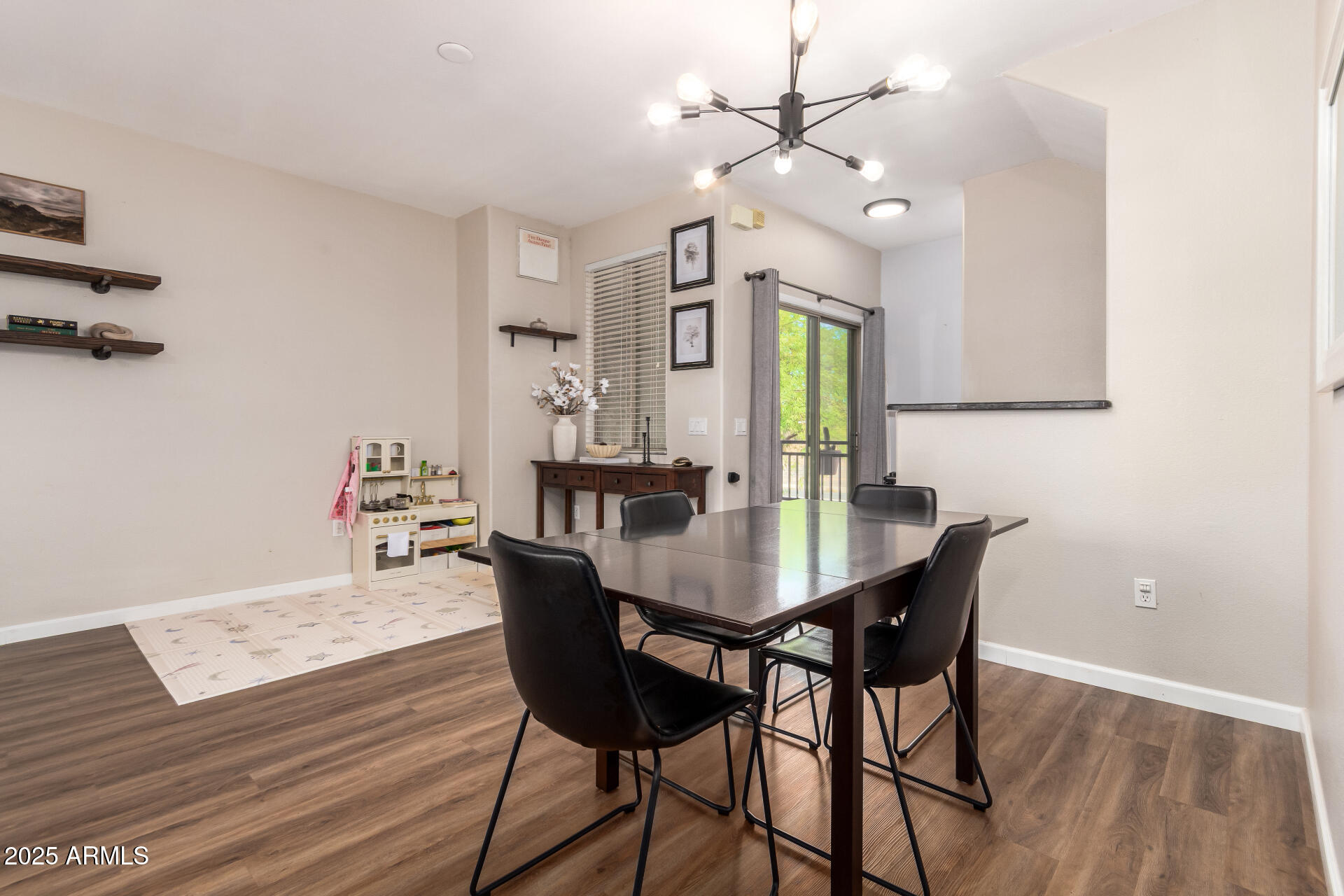 2401 E RIO SALADO Parkway 1196
