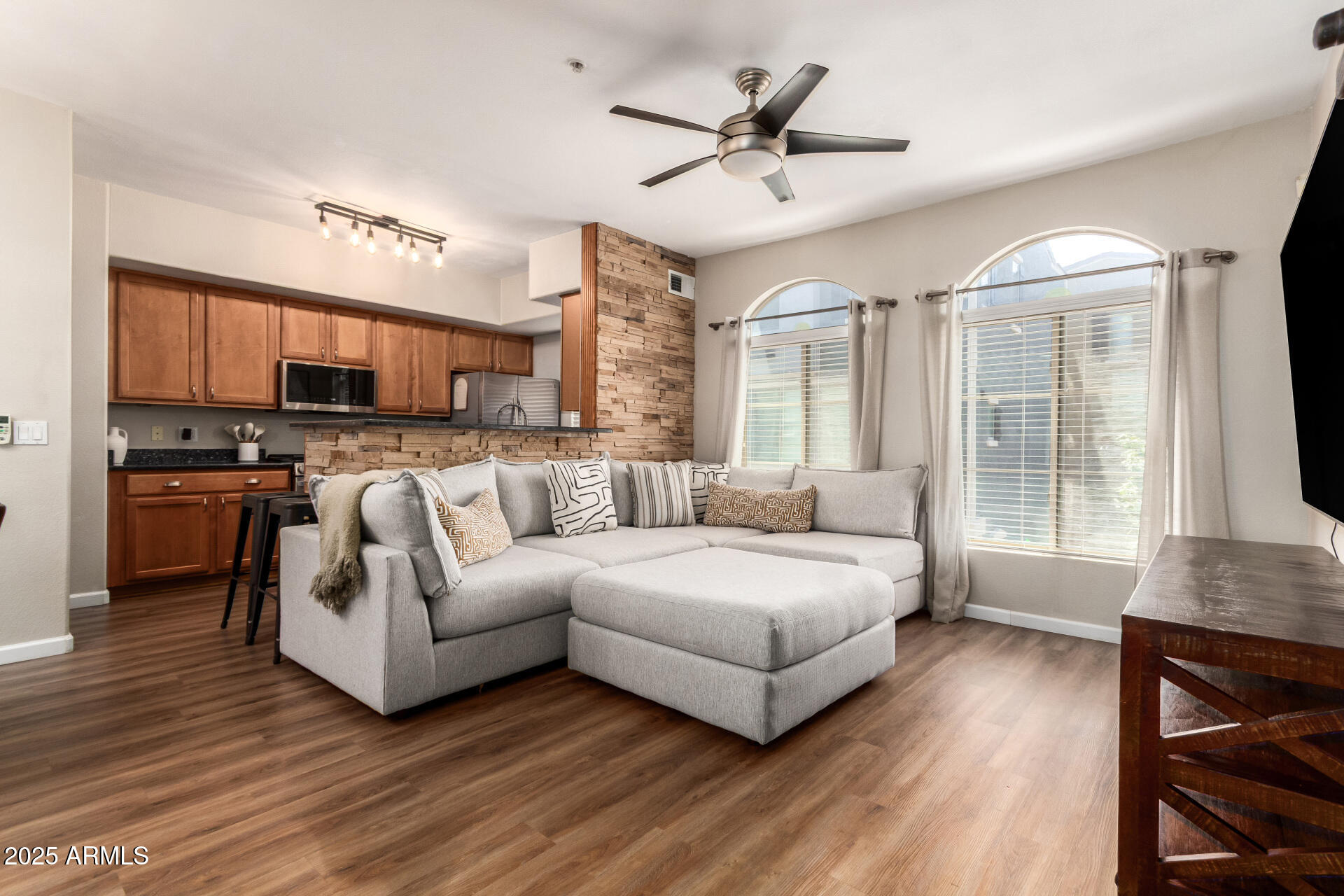 2401 E RIO SALADO Parkway 1196