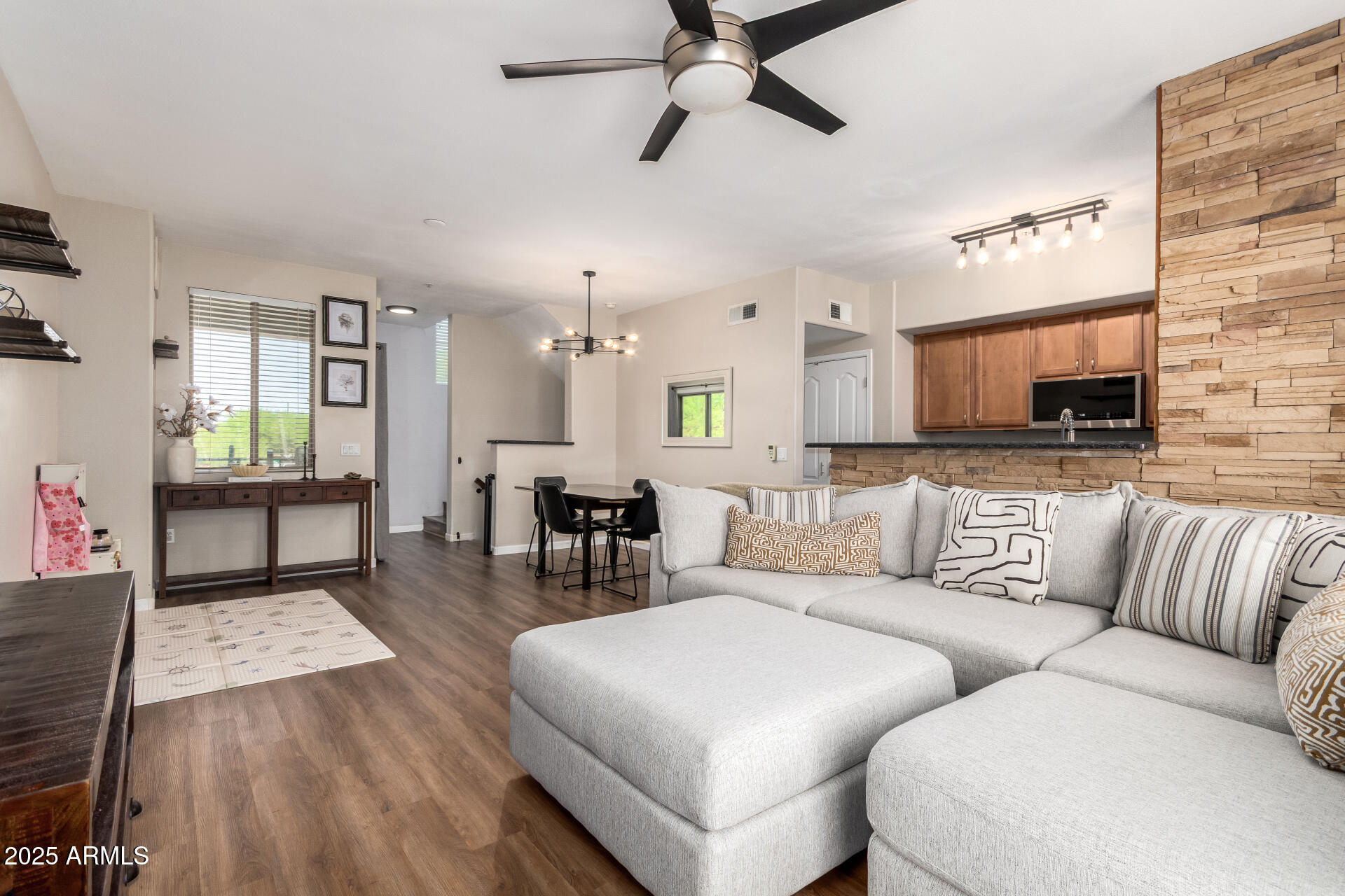 2401 E RIO SALADO Parkway 1196