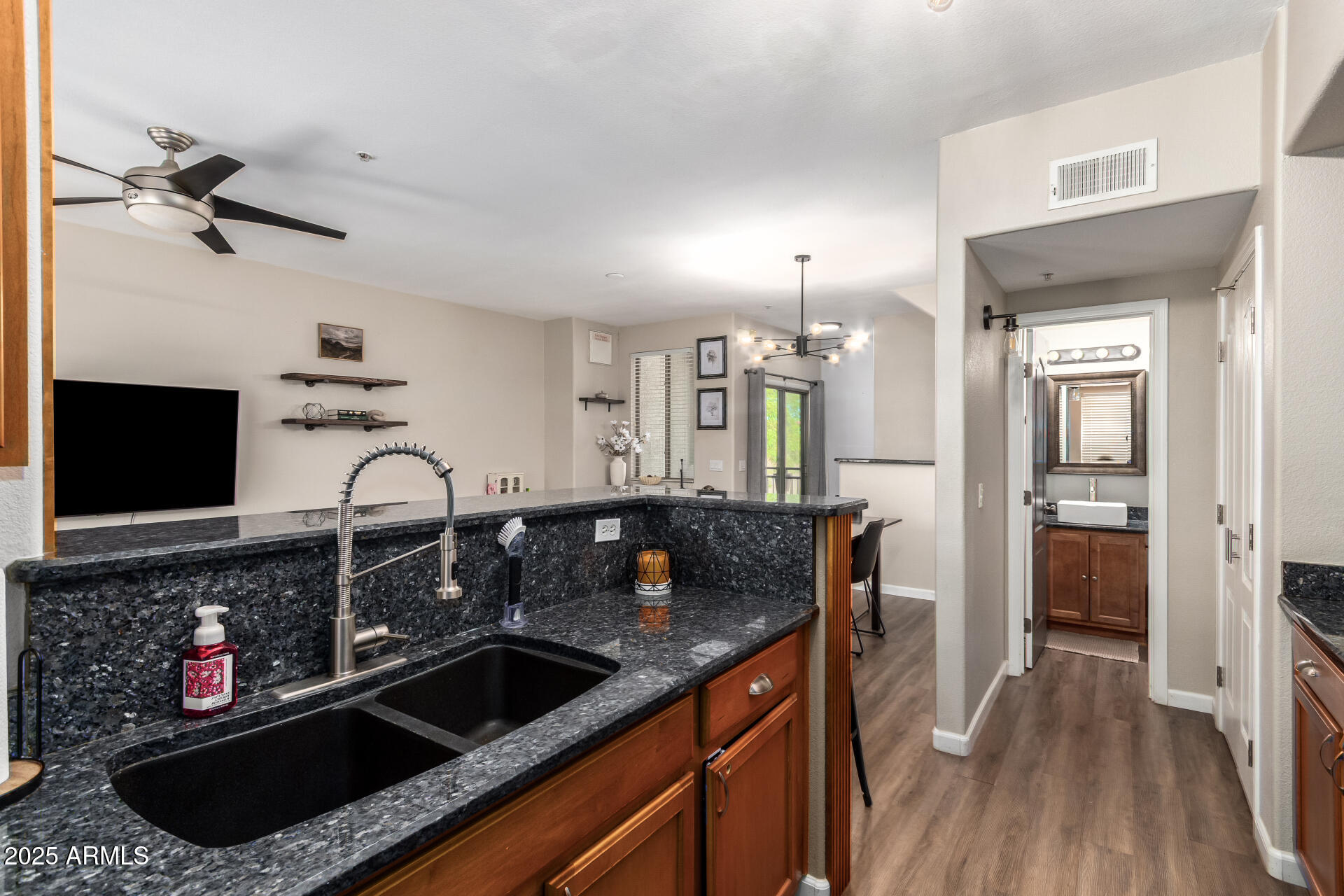 2401 E RIO SALADO Parkway 1196