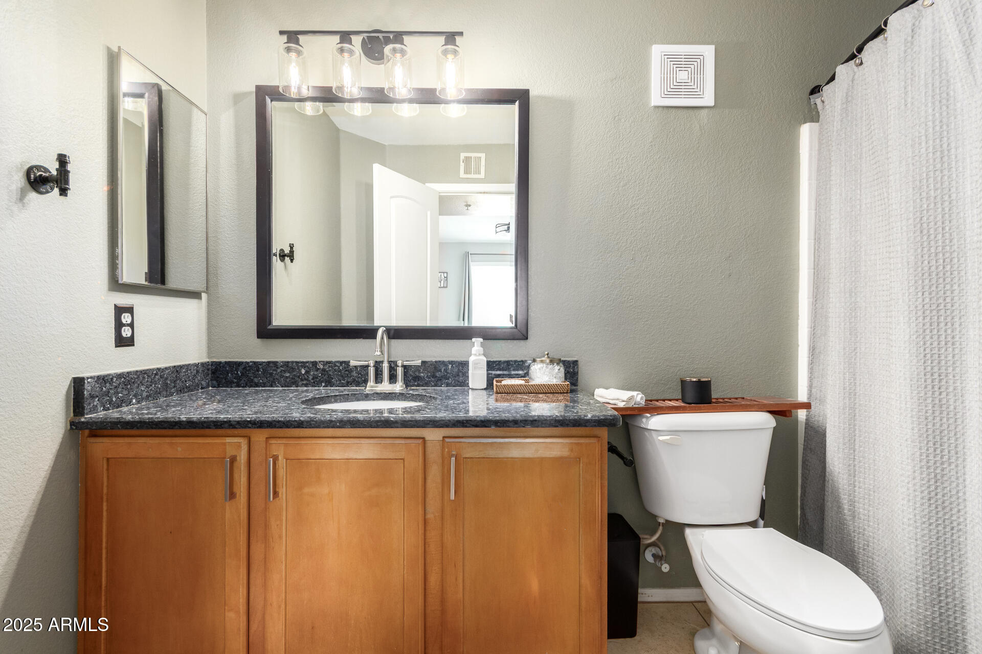 2401 E RIO SALADO Parkway 1196