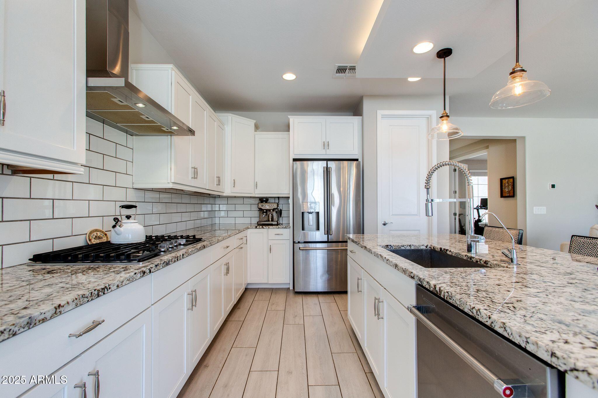 2528 E ALTA VISTA Road