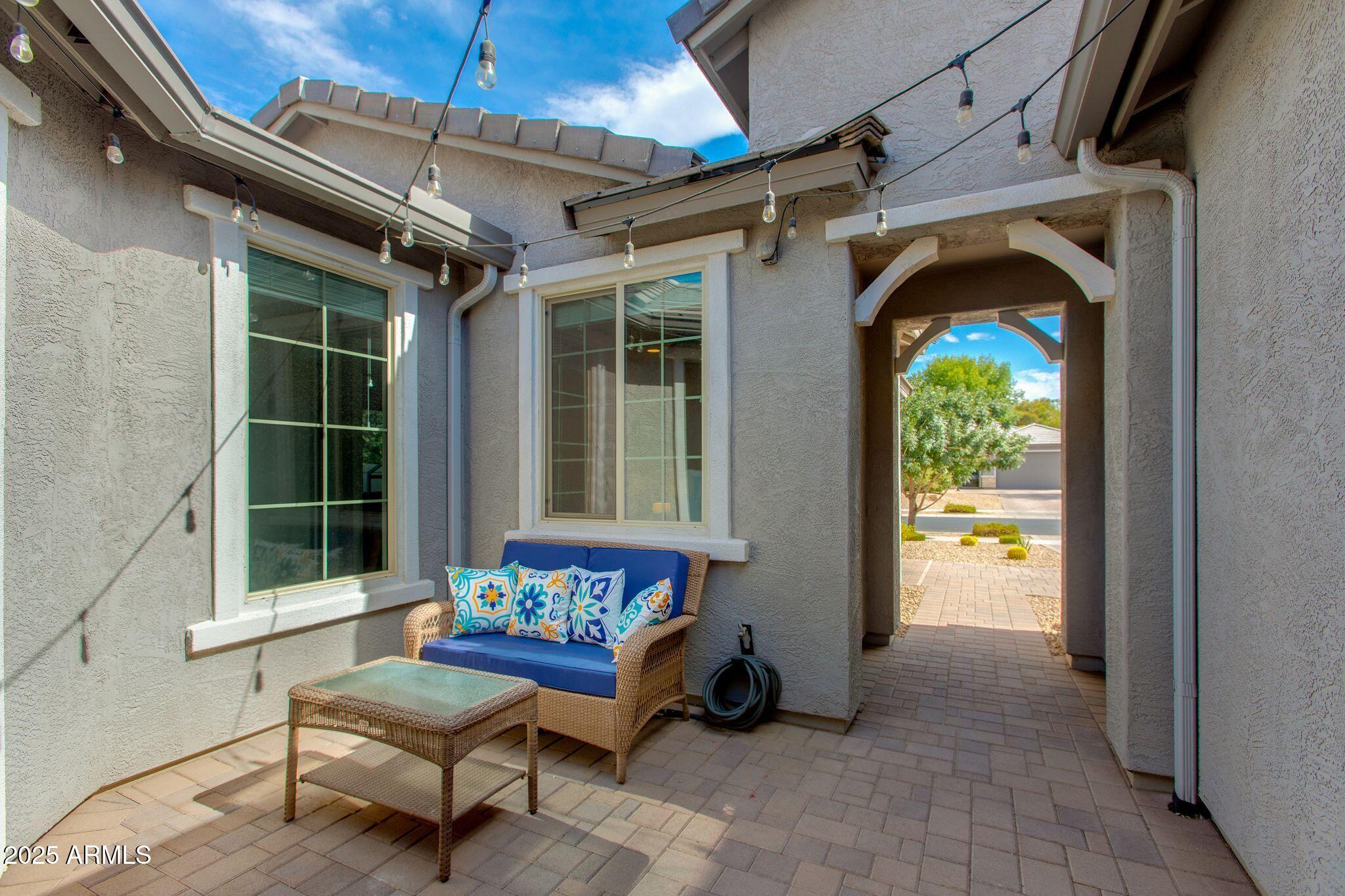 2528 E ALTA VISTA Road