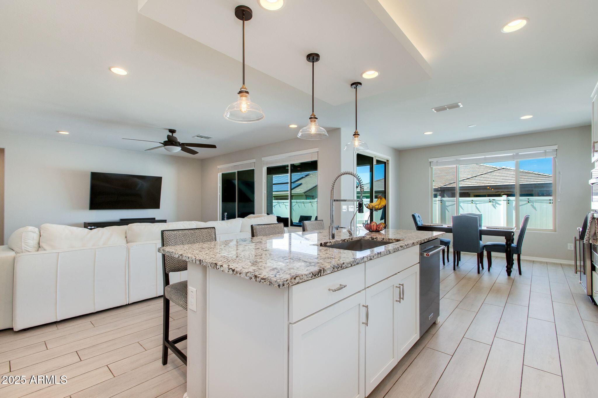 2528 E ALTA VISTA Road