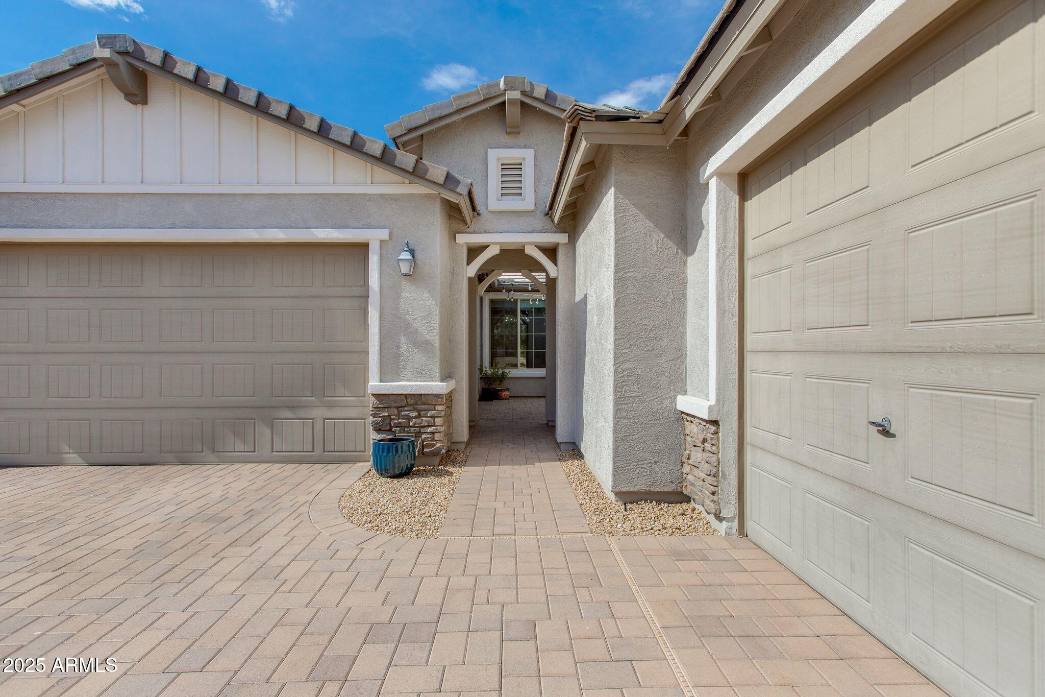 2528 E ALTA VISTA Road