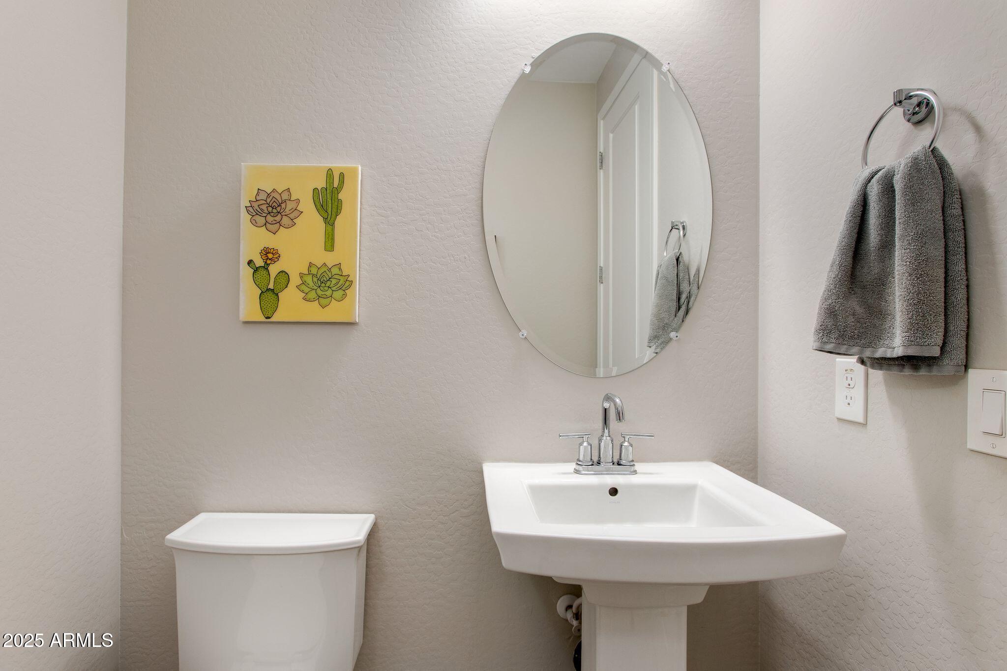 2528 E ALTA VISTA Road