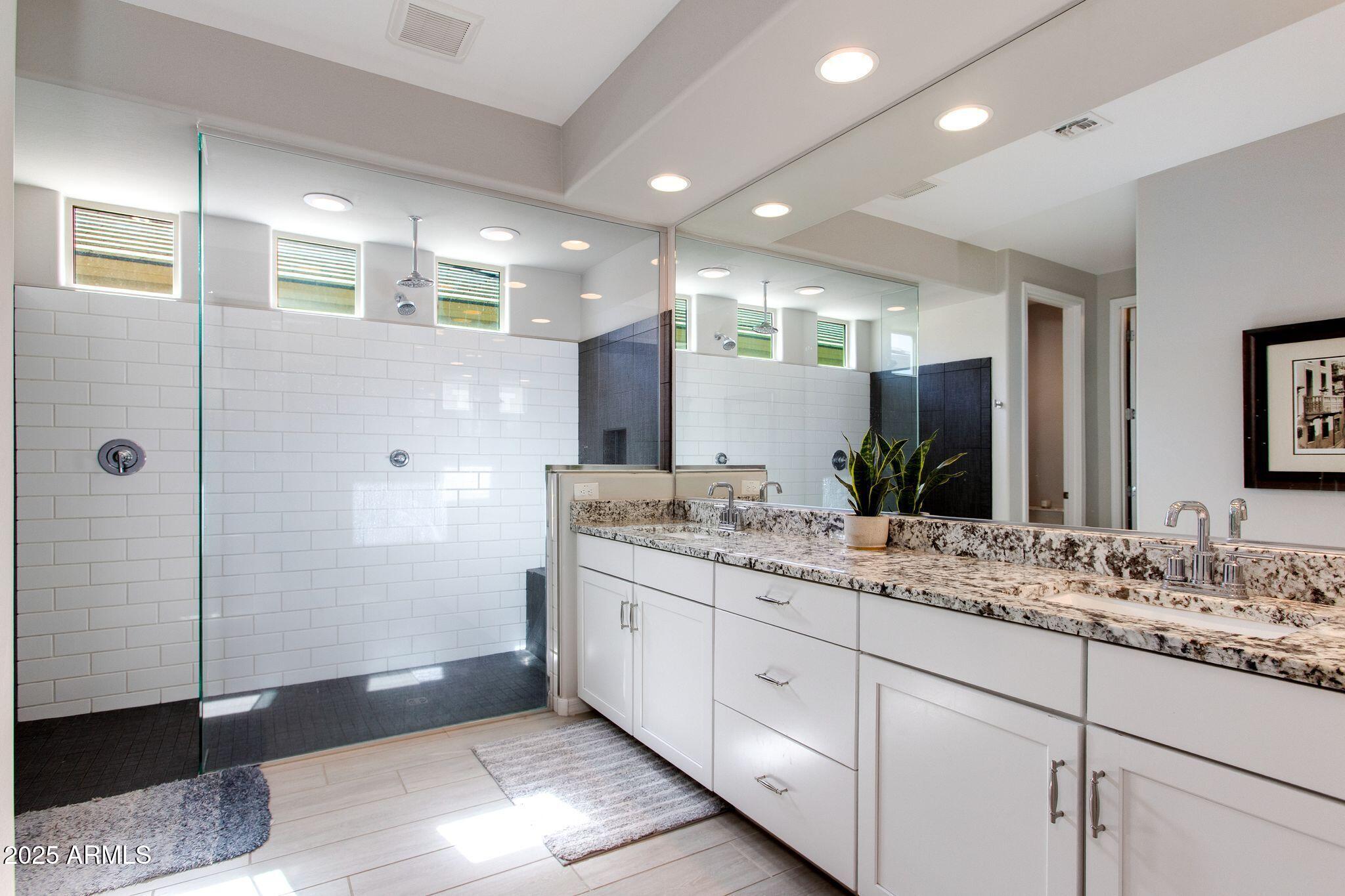 2528 E ALTA VISTA Road