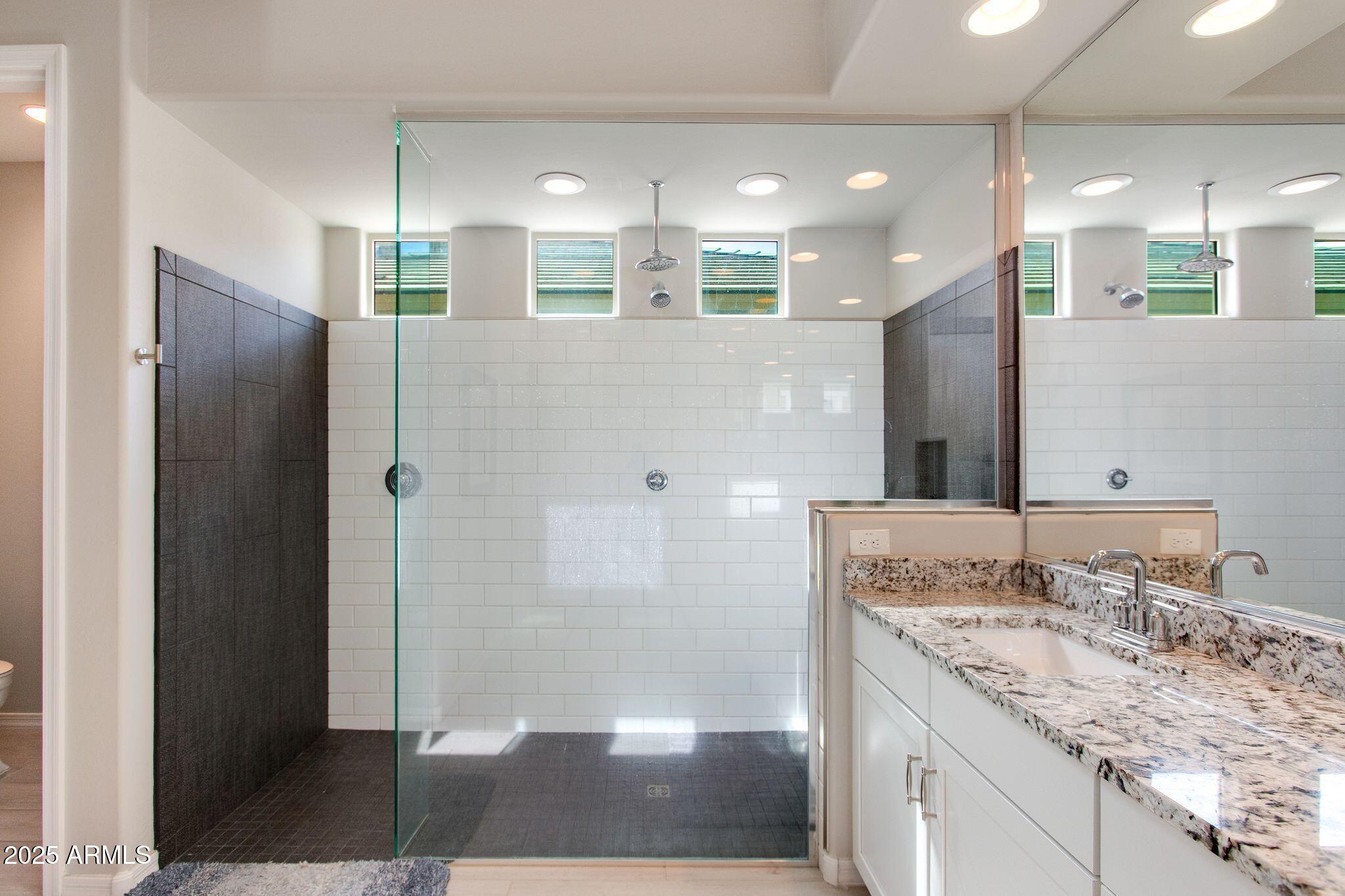 2528 E ALTA VISTA Road