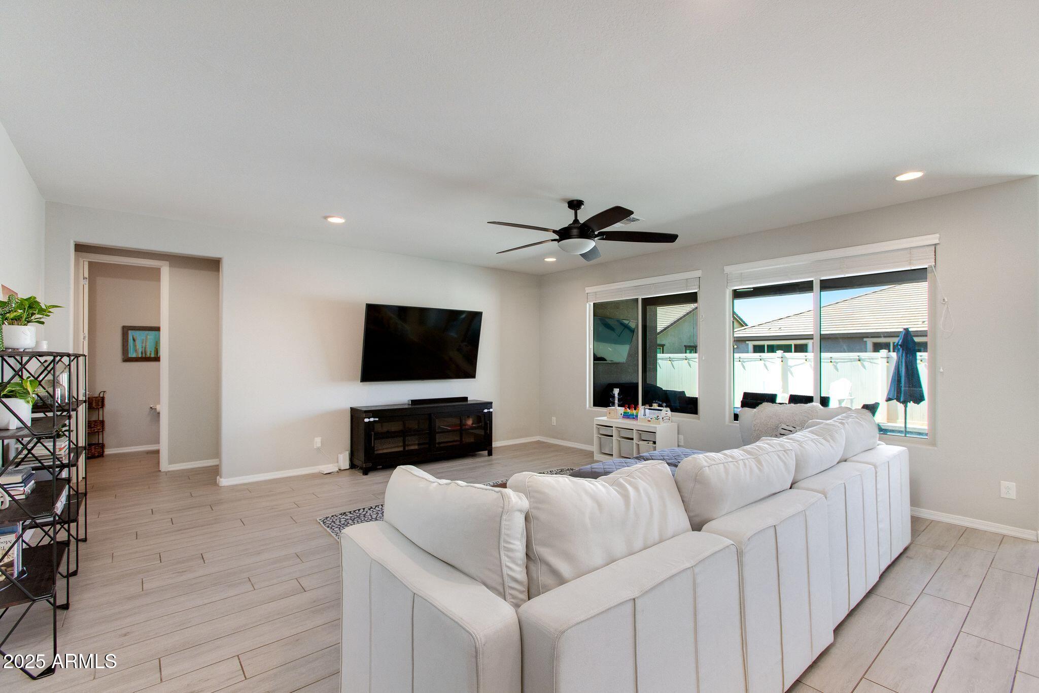 2528 E ALTA VISTA Road