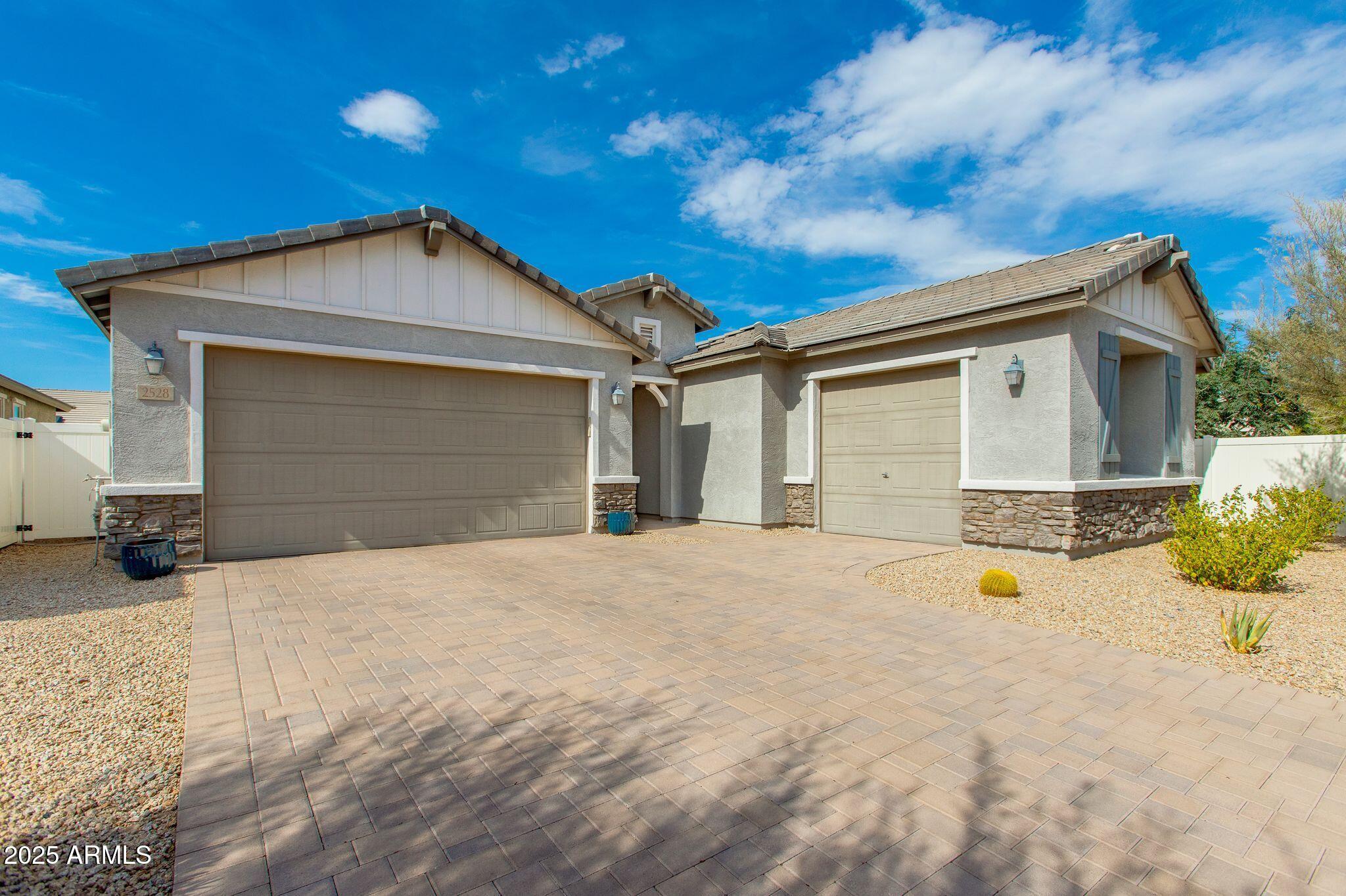 2528 E ALTA VISTA Road