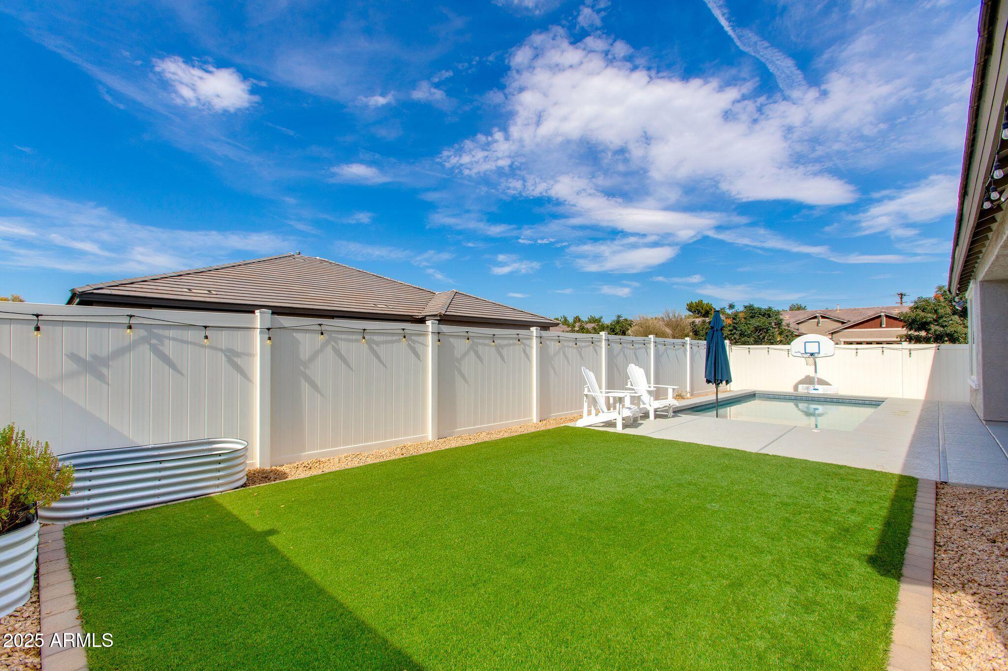 2528 E ALTA VISTA Road