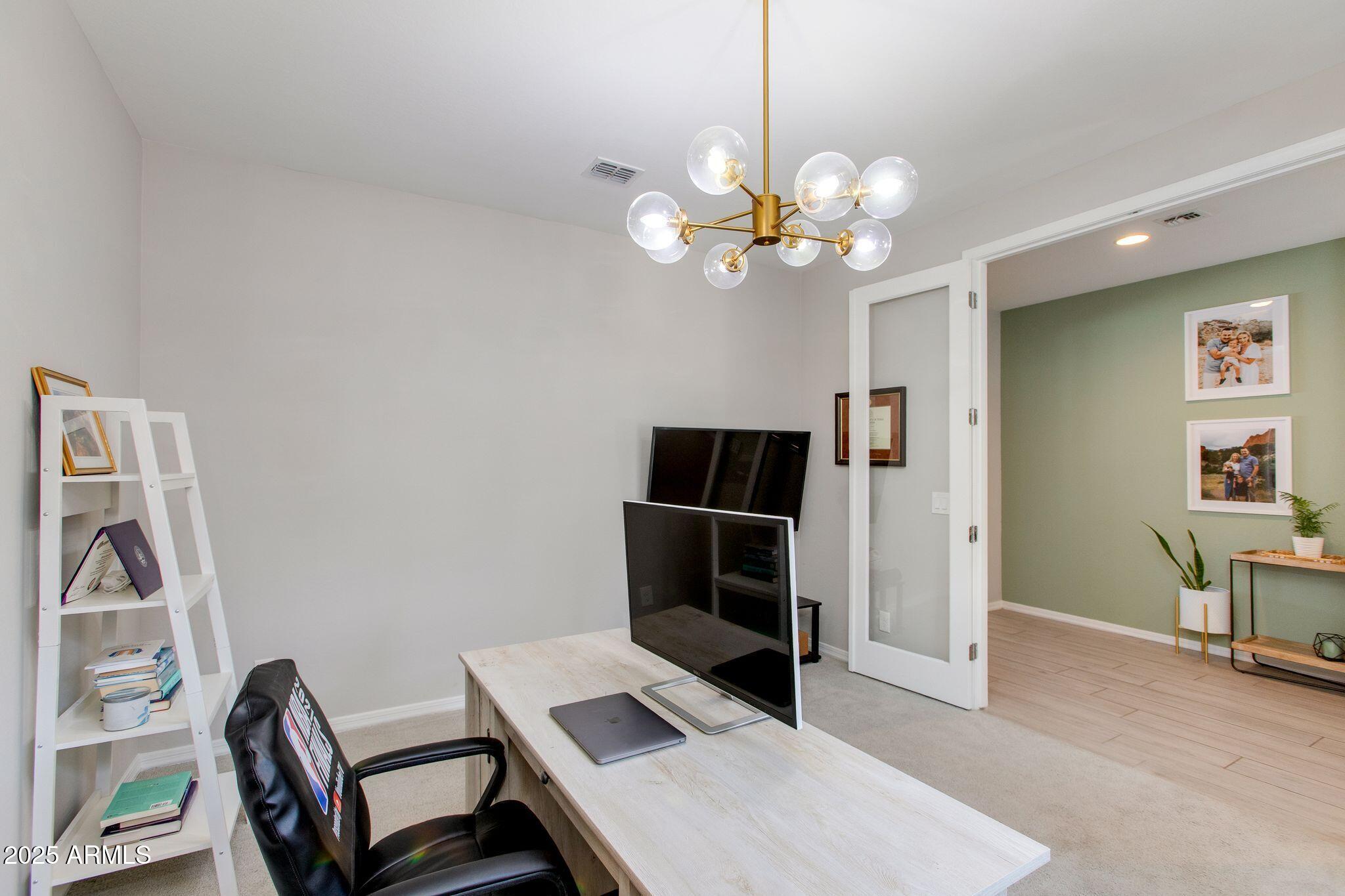 2528 E ALTA VISTA Road