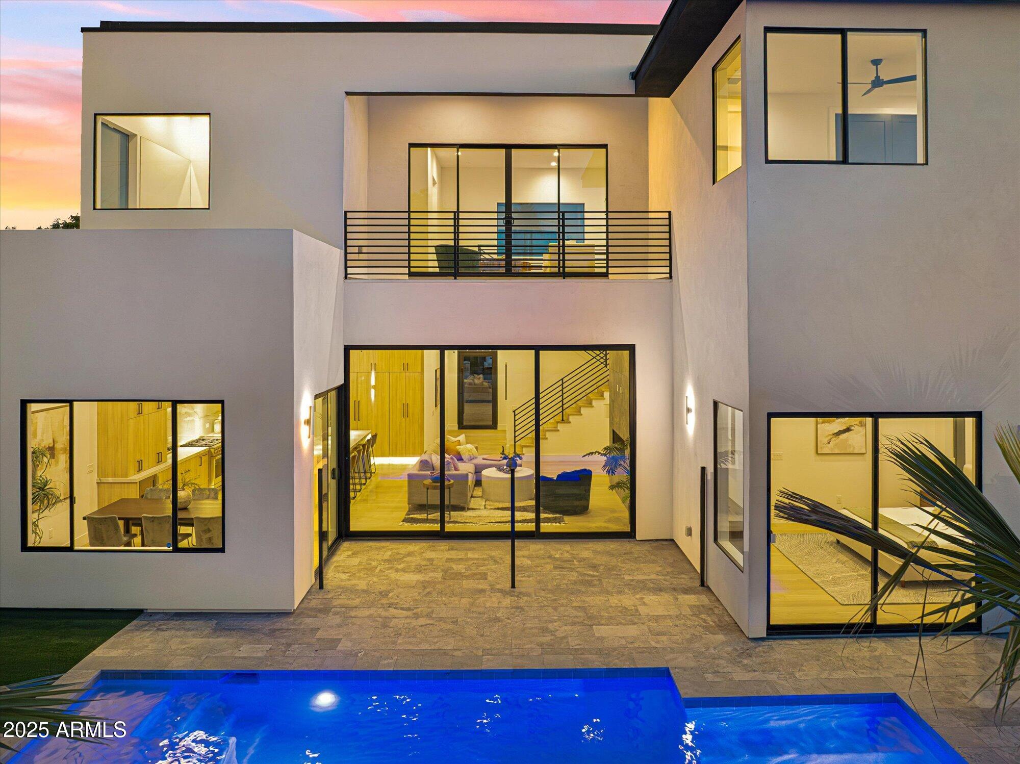 4546 E GLENROSA Avenue