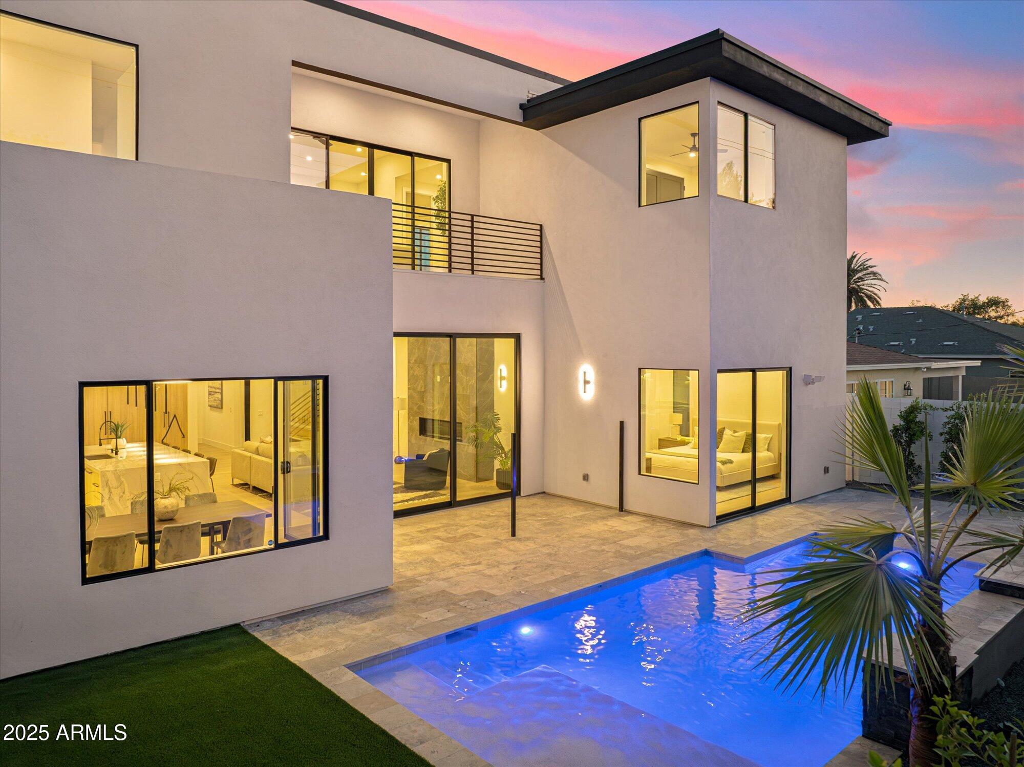 4546 E GLENROSA Avenue