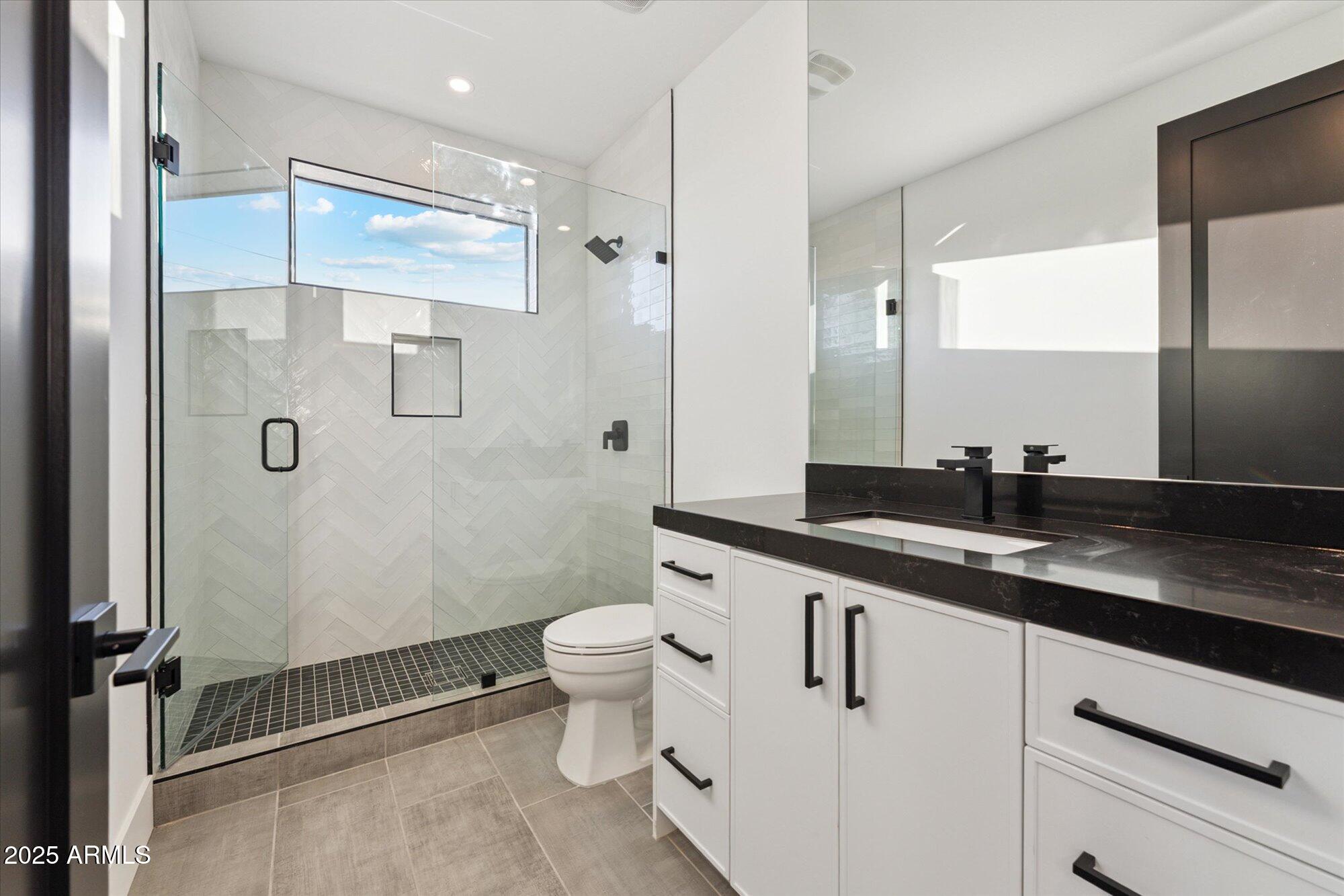 4546 E GLENROSA Avenue