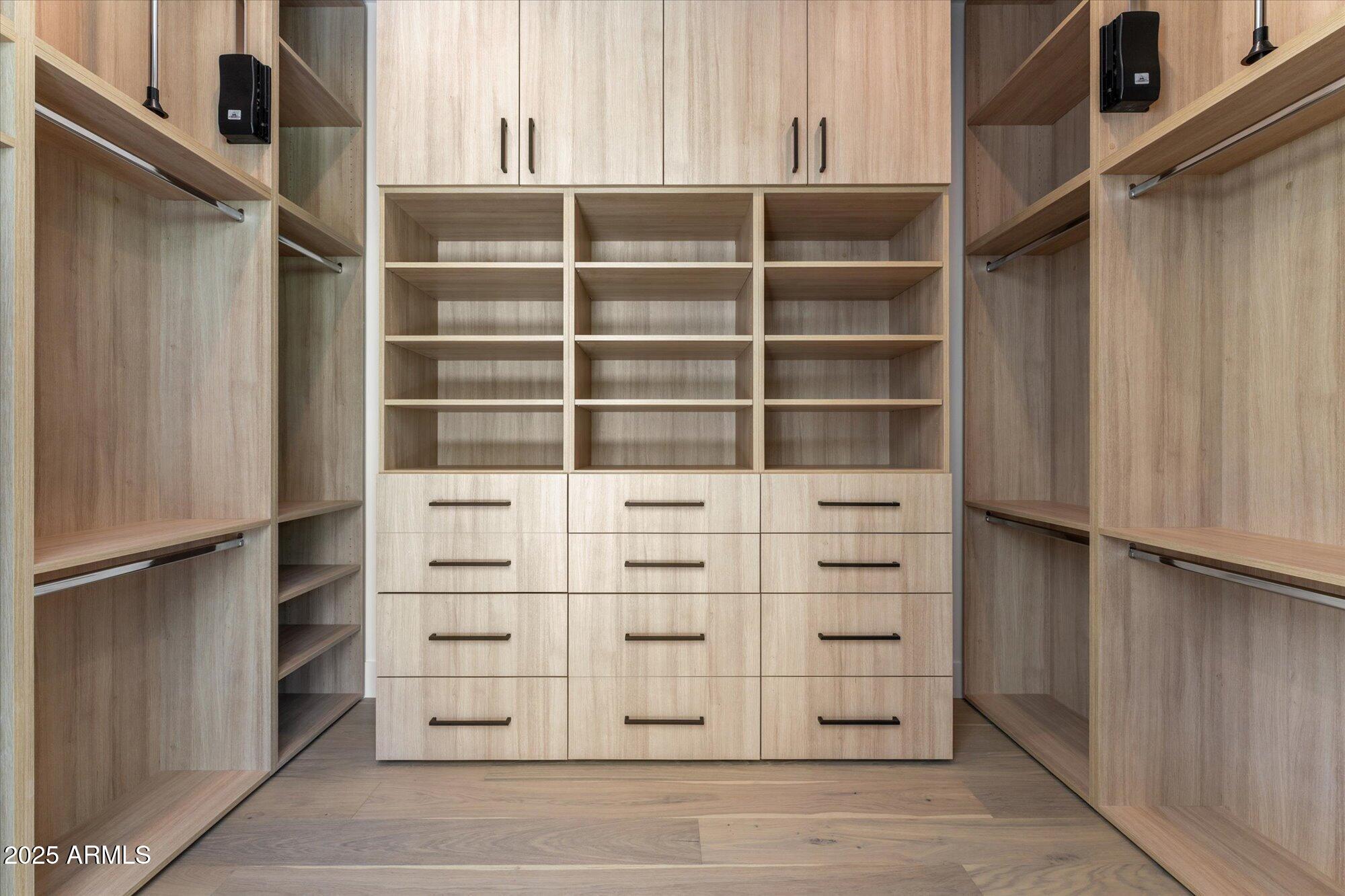 4546 E GLENROSA Avenue