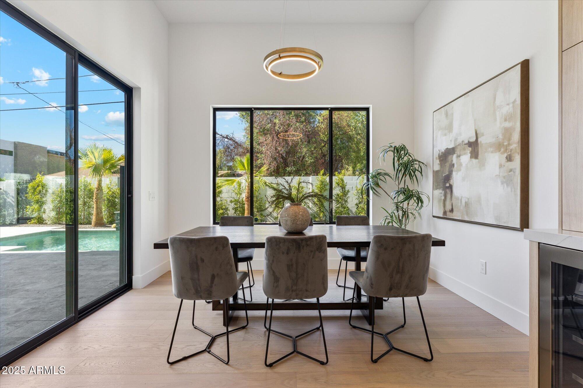 4546 E GLENROSA Avenue