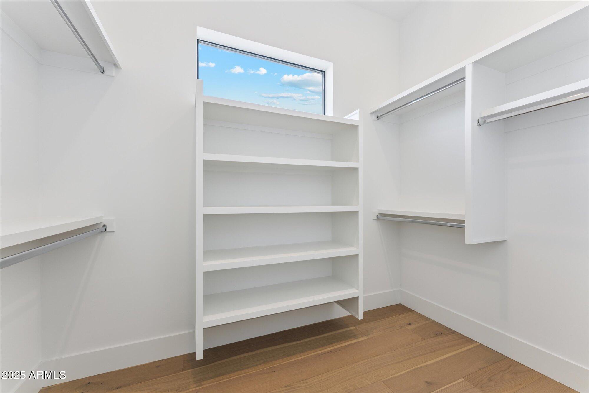 4546 E GLENROSA Avenue