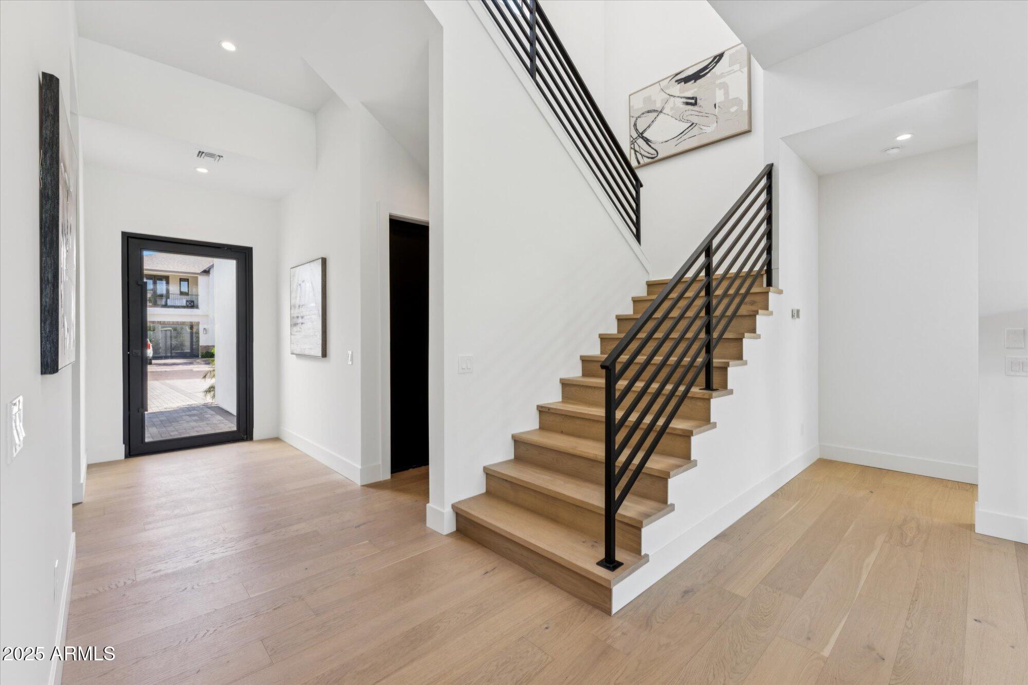 4546 E GLENROSA Avenue