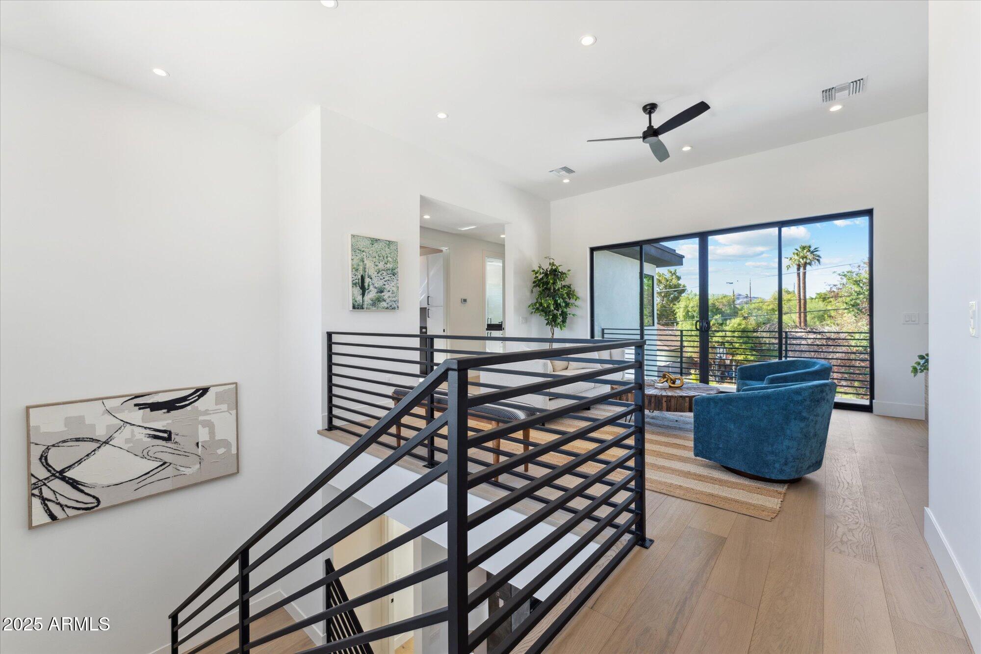 4546 E GLENROSA Avenue