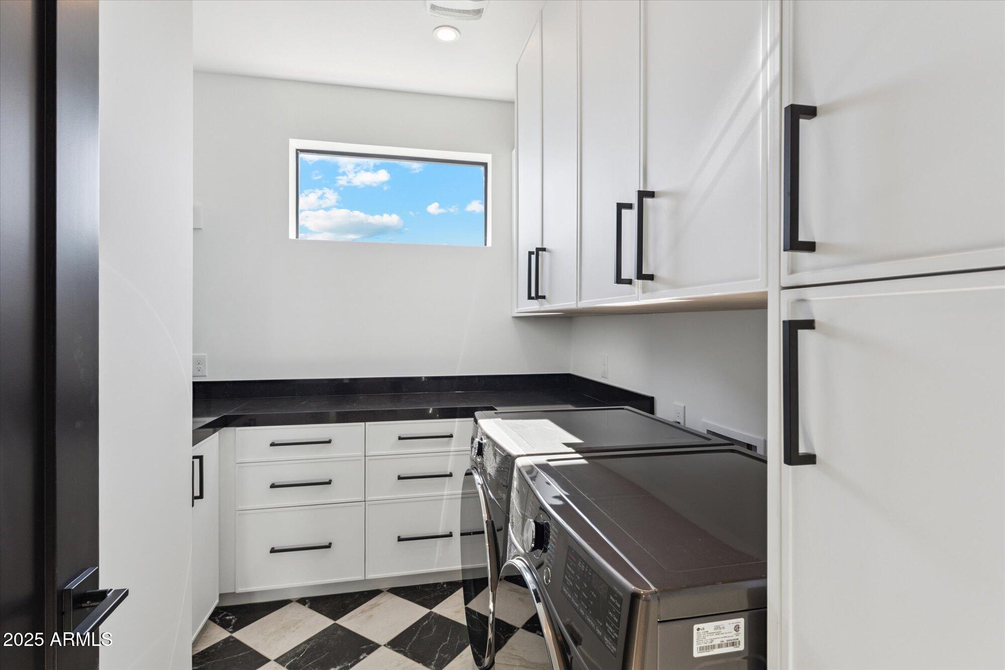 4546 E GLENROSA Avenue