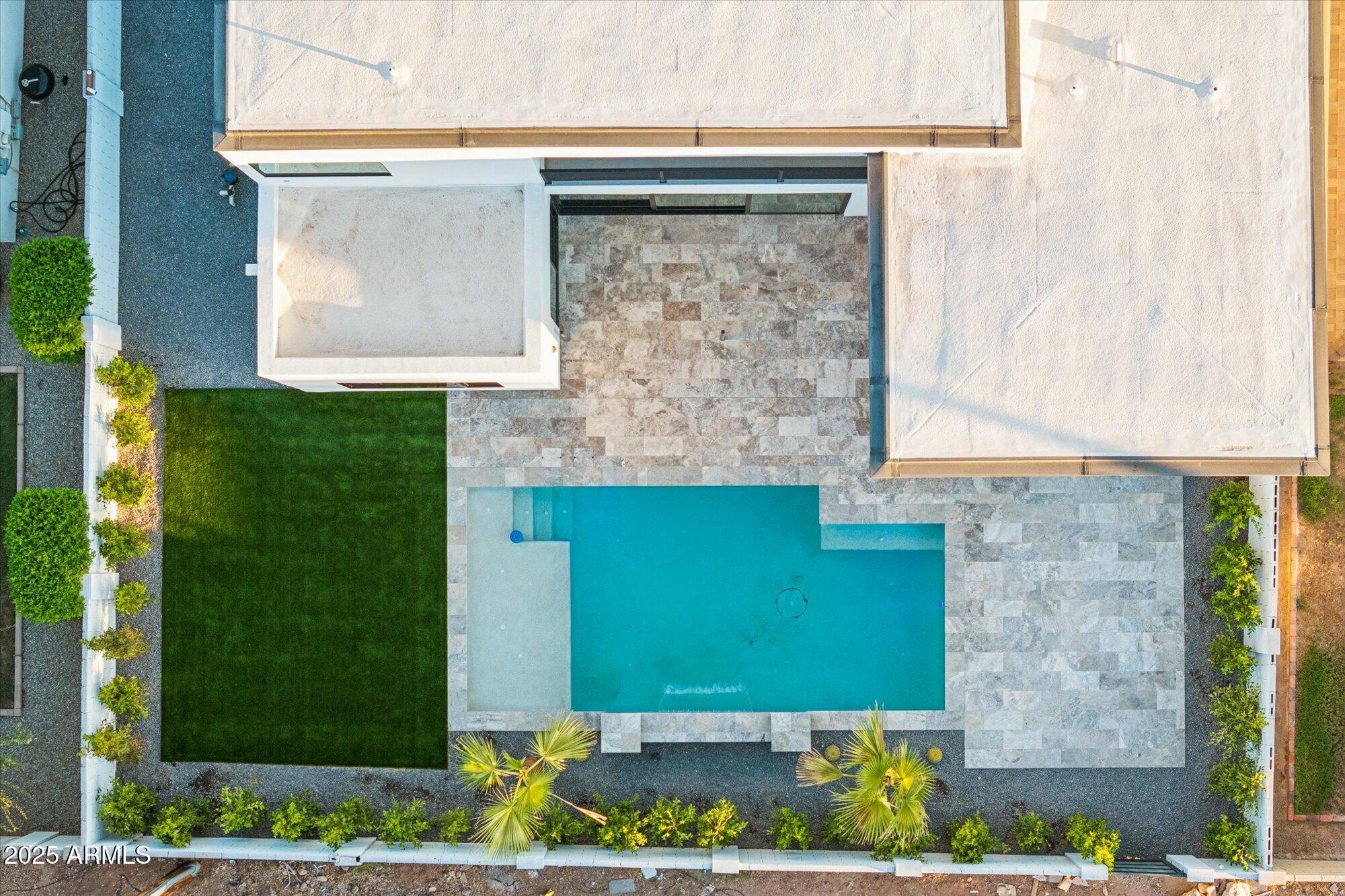 4546 E GLENROSA Avenue