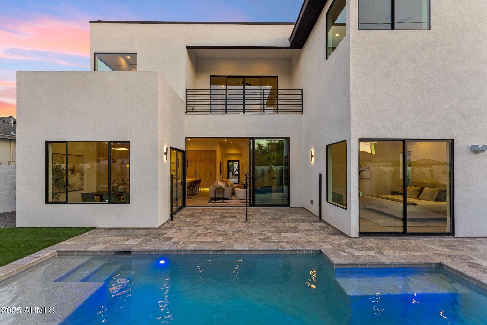 4546 E GLENROSA Avenue